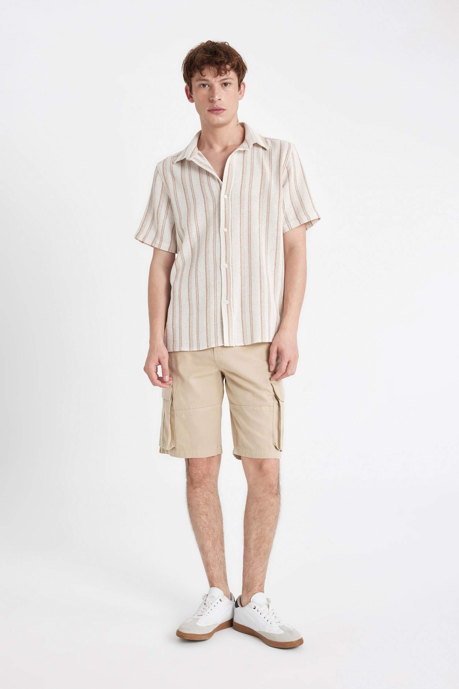 قميص مخطط نص ردن قصة عادية