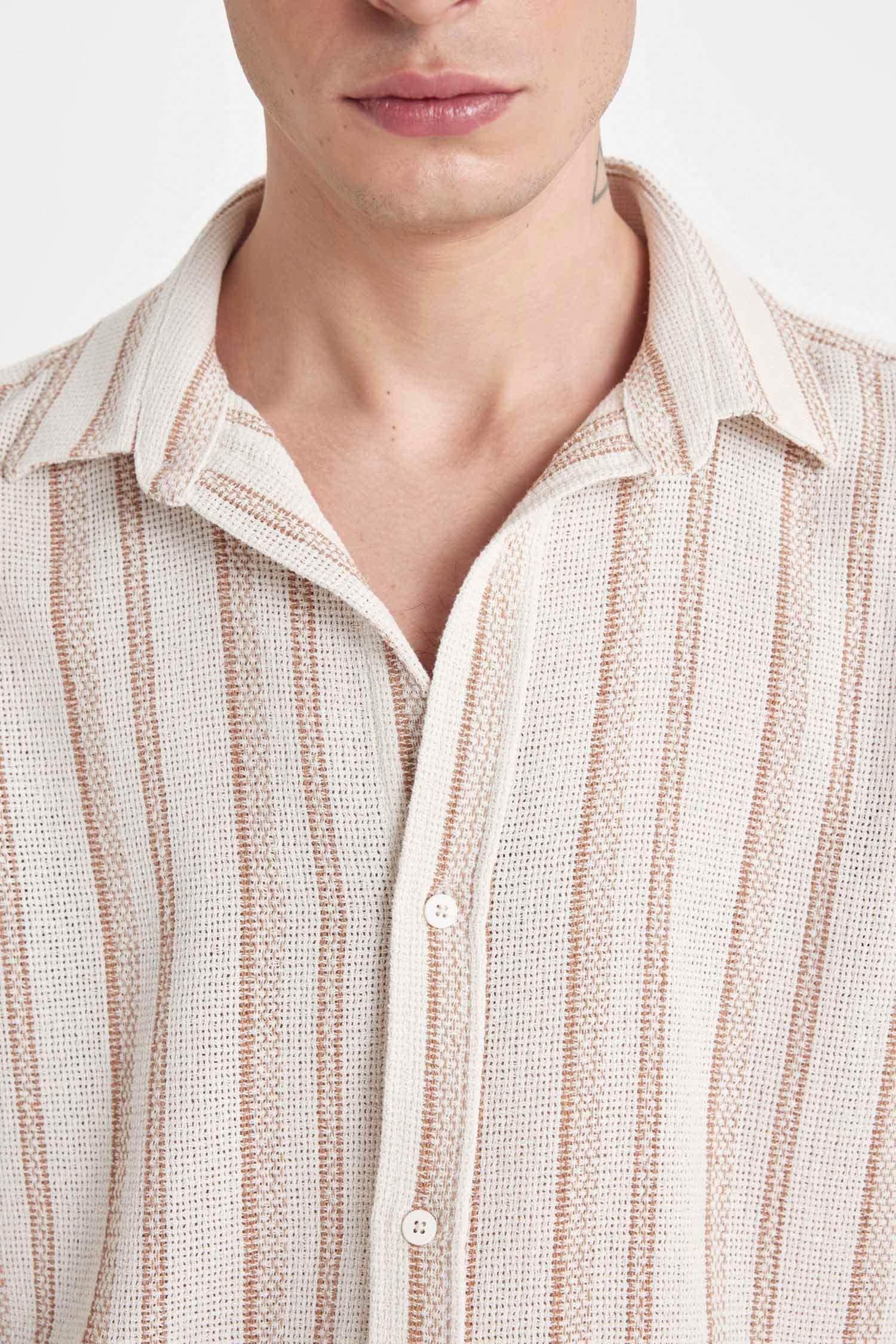 قميص مخطط نص ردن قصة عادية