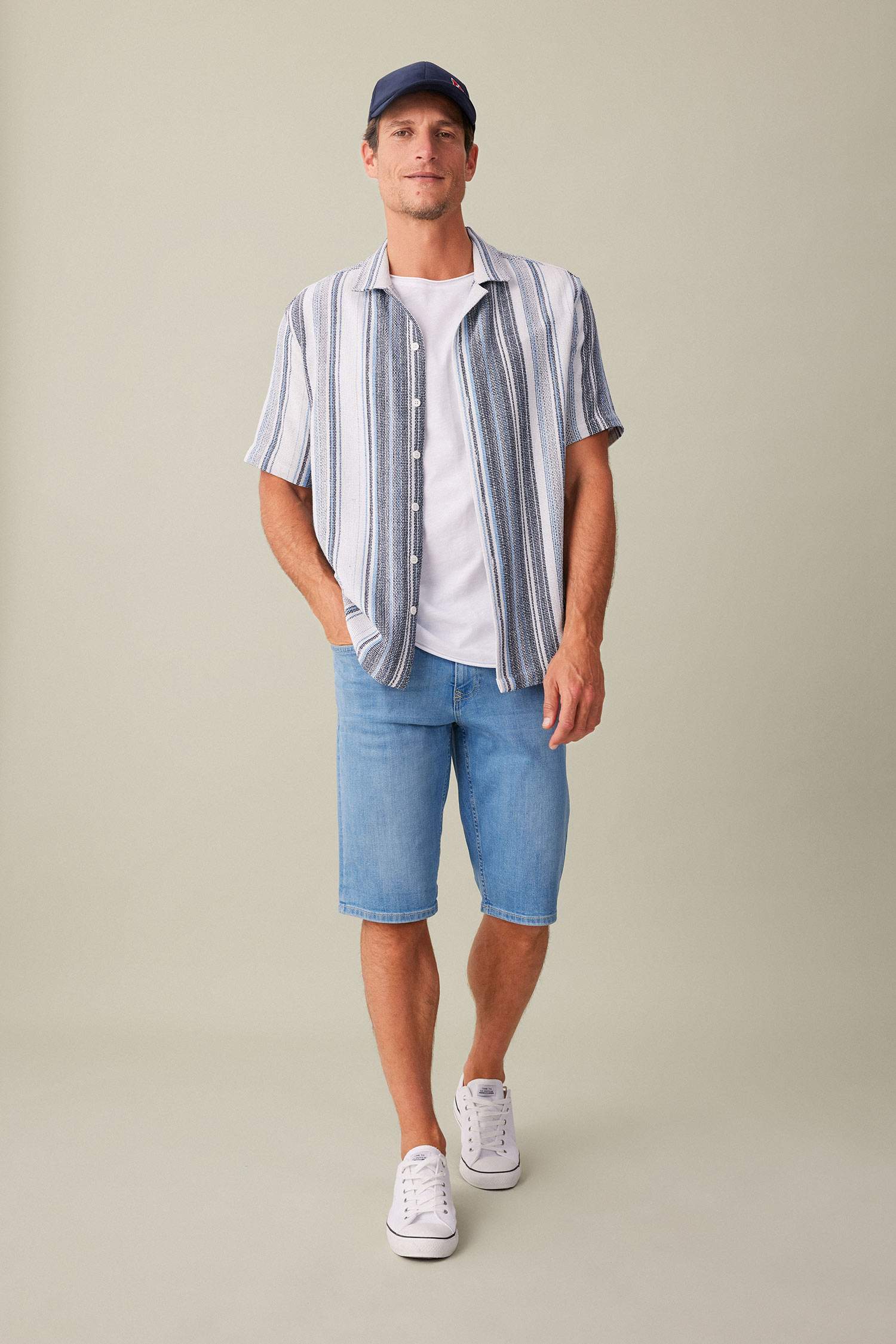 قميص مخطط نص ردن قصة عادية بياخة عالية