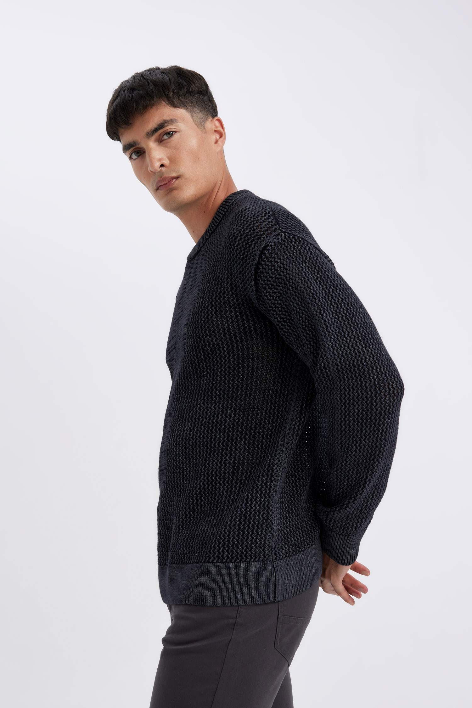 بلوفر قطن قصة مريحة برقبة مستديرة