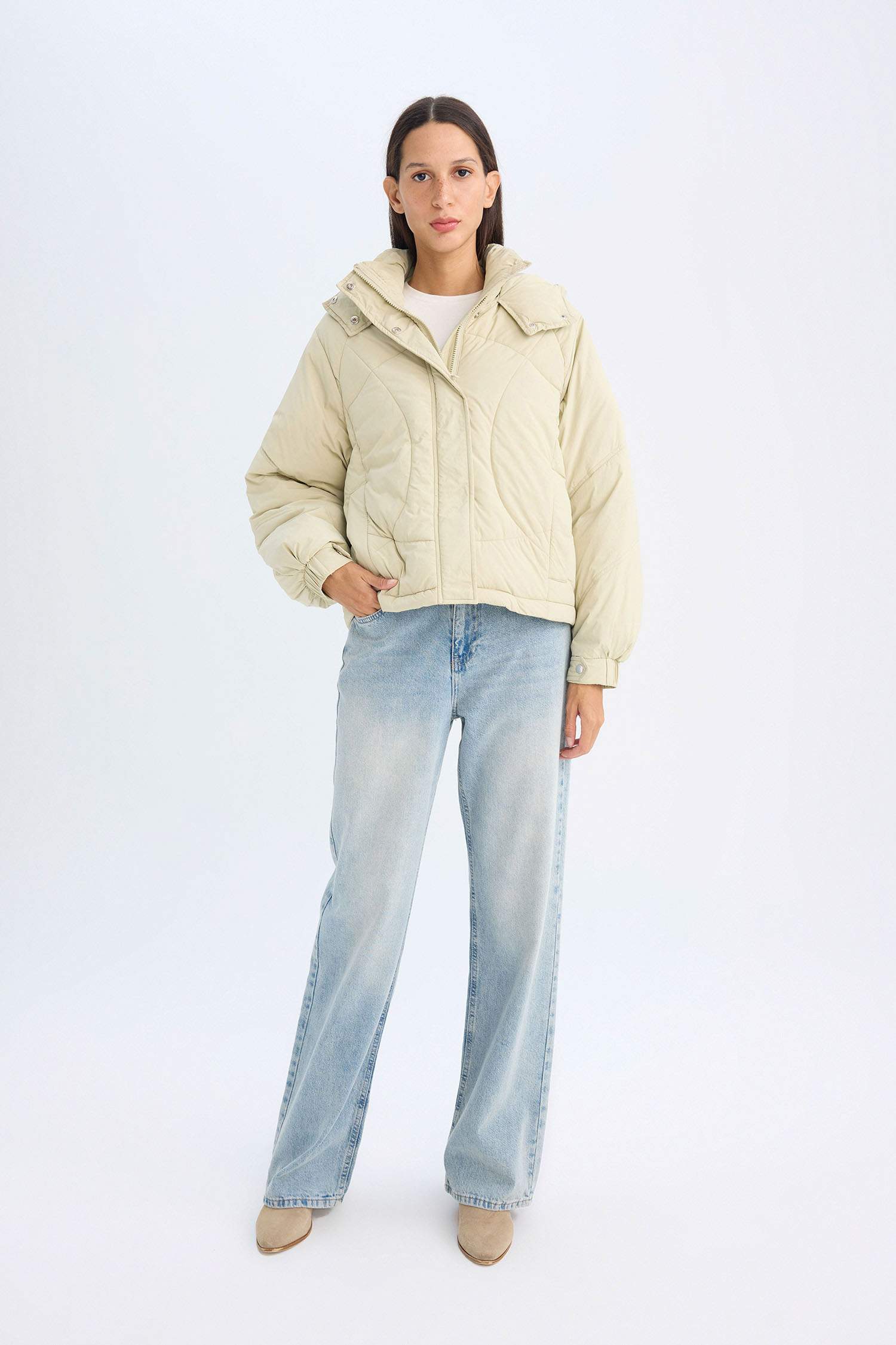 Su Geçirmez Kapüşonlu Kapitoneli Cepli Fermuarlı Mont