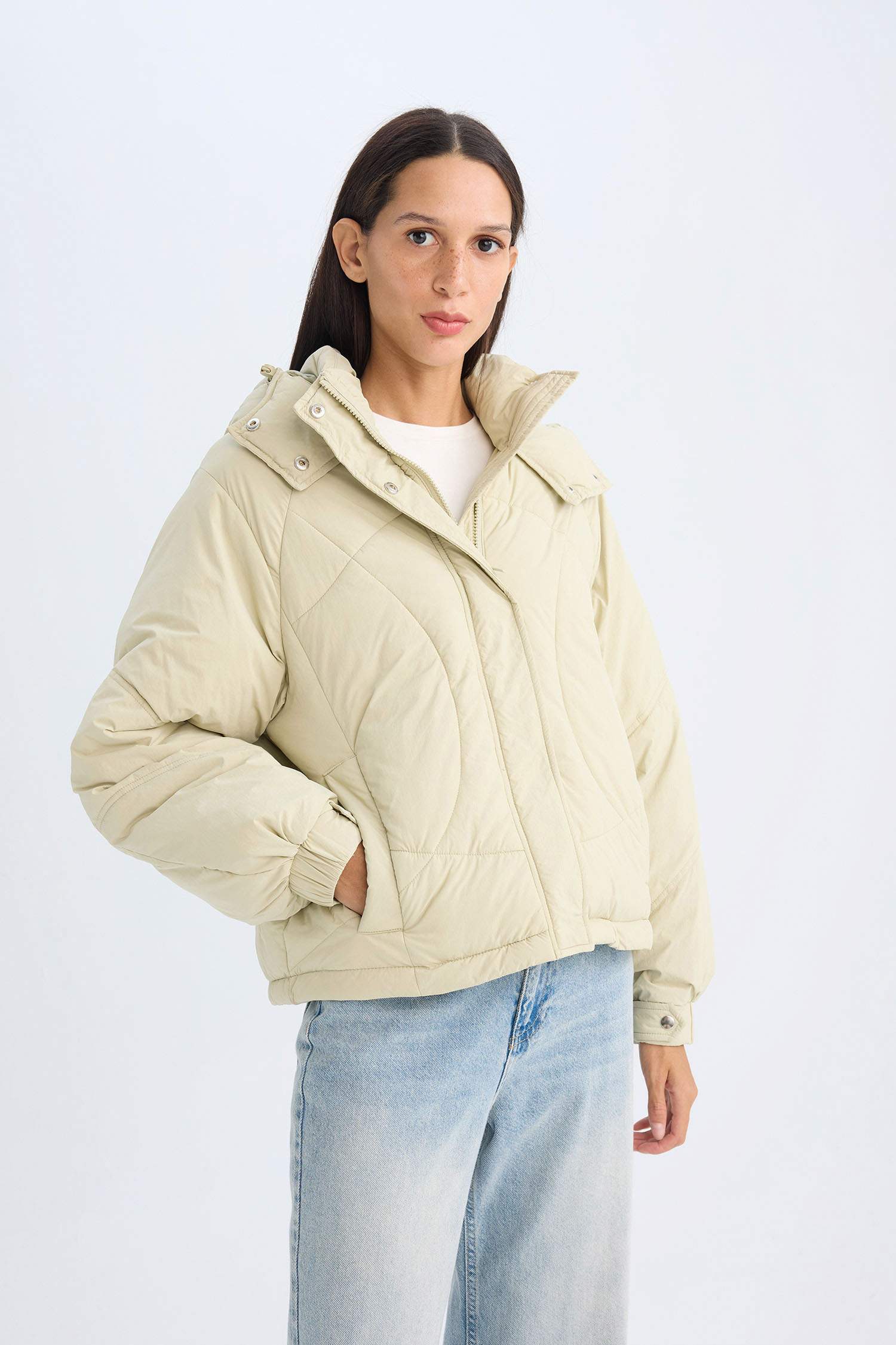 Su Geçirmez Kapüşonlu Kapitoneli Cepli Fermuarlı Mont