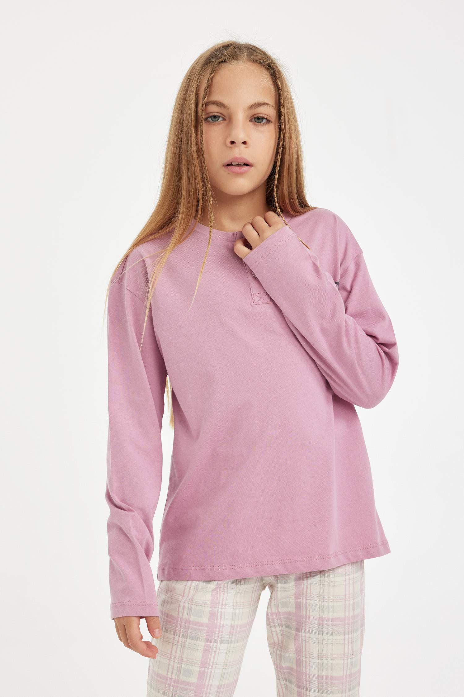 طقم بيجاما بناتي قصة عادية وطبعة حروف - قطعتين