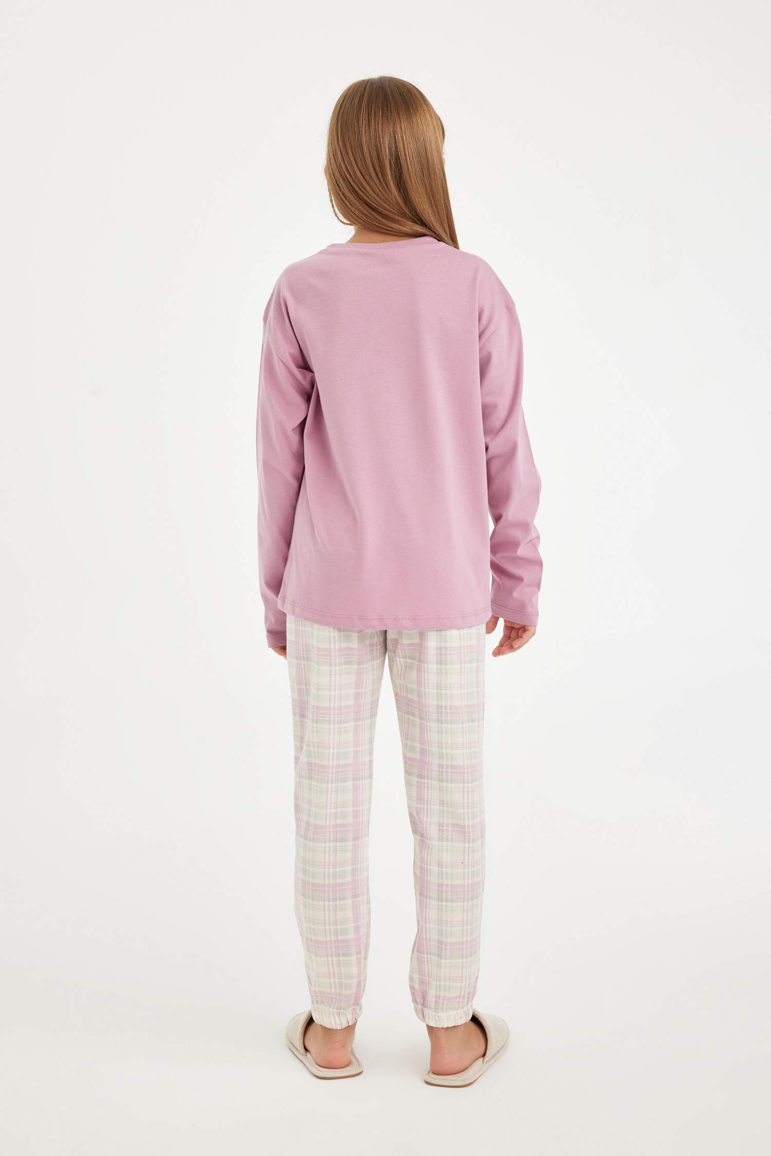 طقم بيجاما بناتي قصة عادية وطبعة حروف - قطعتين