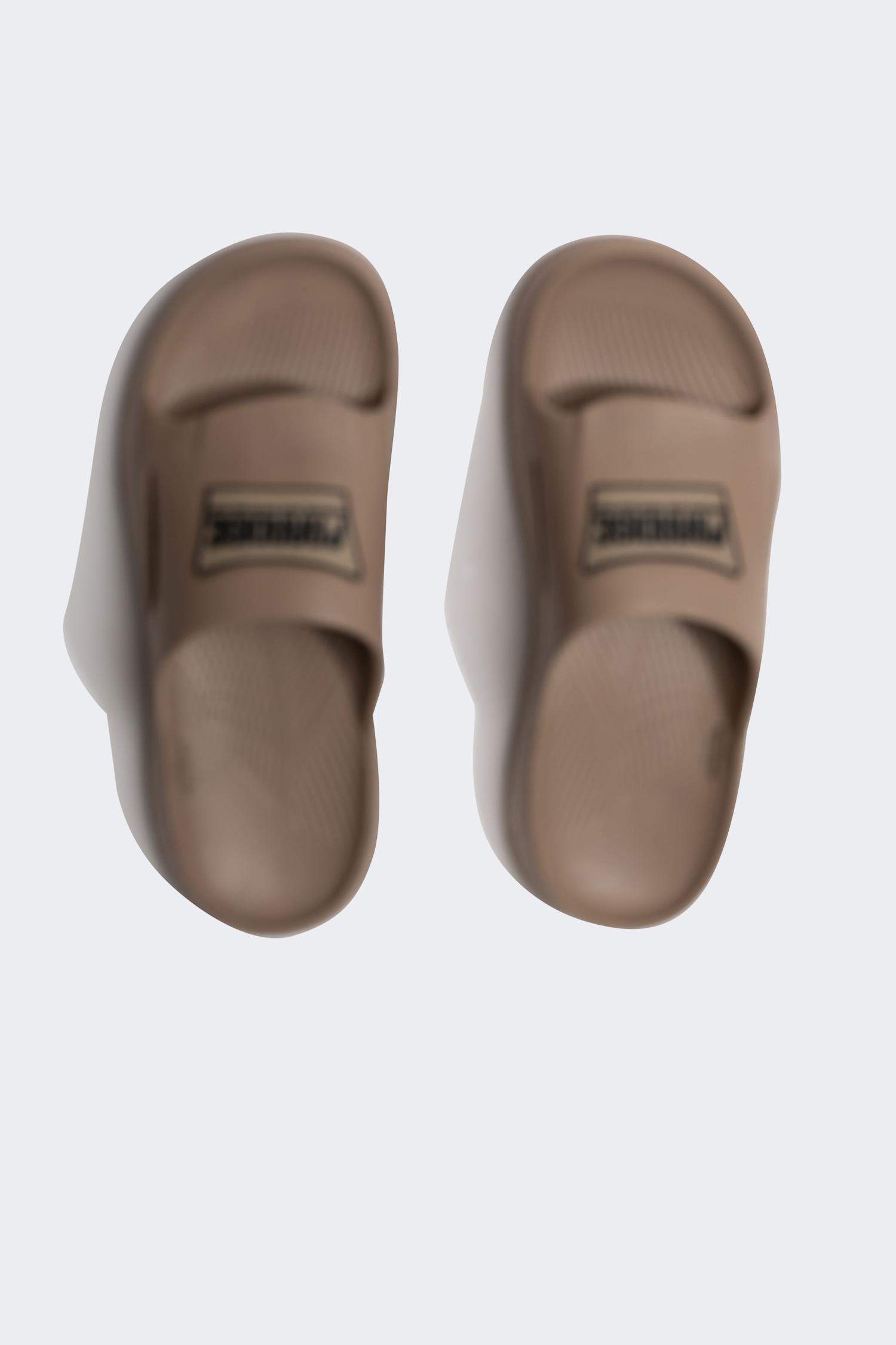 شبشب ولادي إيفا بكعب عالي سليب أون