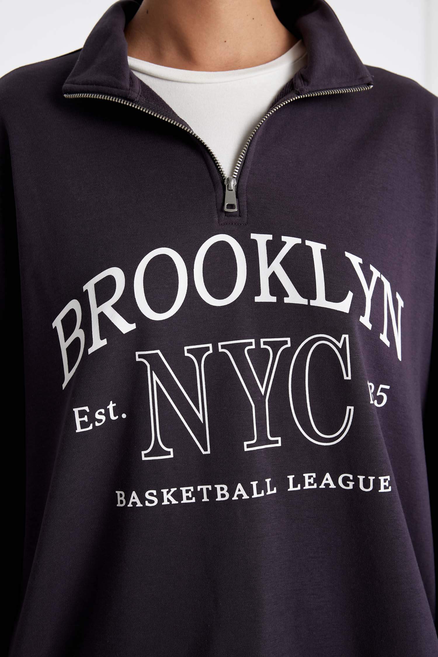 DeFactoFit Oversize Geniş Kalıp Yarım Fermuarlı Baskılı Sporcu Sweatshirt