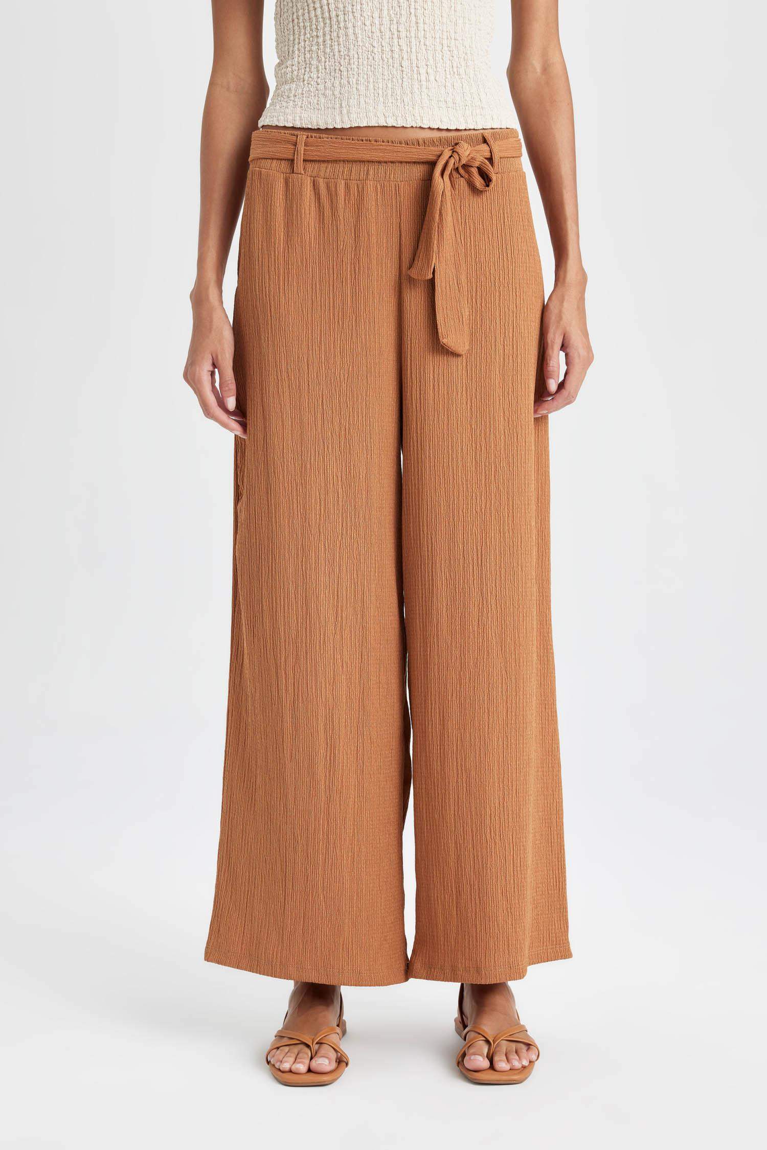 بنطلون كابري كولوت فيت برجل واسع