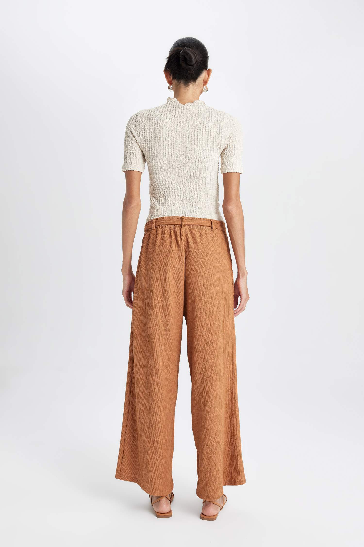 بنطلون كابري كولوت فيت برجل واسع