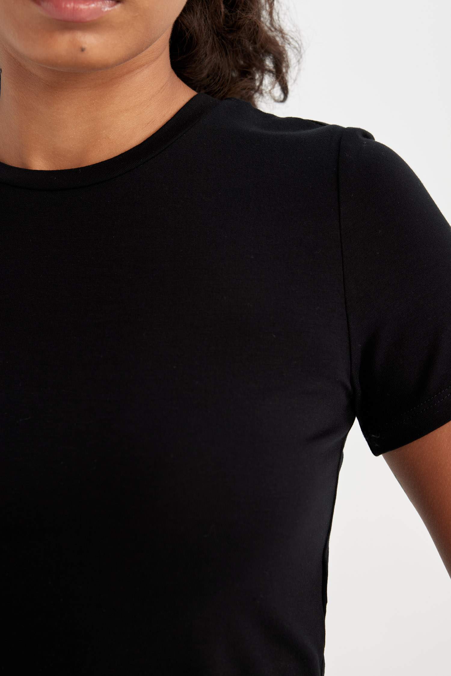 DeFactoFit Crop Bisiklet Yaka Sporcu Kısa Kollu Tişört