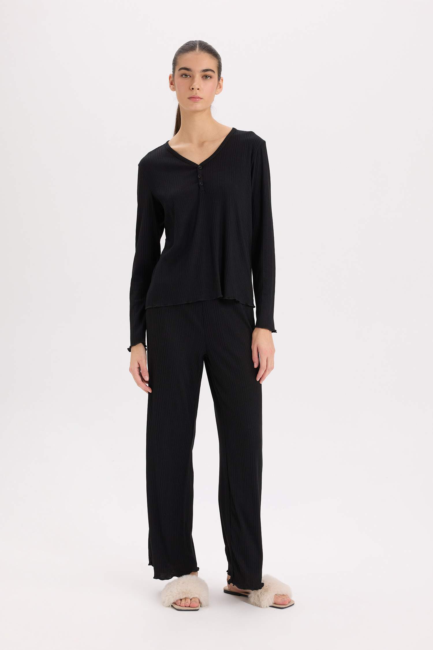 Pijama Takımı V Yaka Düğmeli Ribana Uzun Kollu Üst Beli Lastikli Geniş Paça Alt-Fall in Love