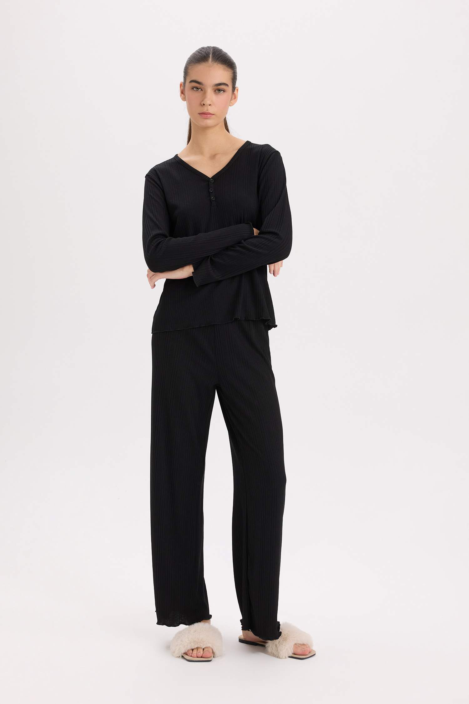 Pijama Takımı V Yaka Düğmeli Ribana Uzun Kollu Üst Beli Lastikli Geniş Paça Alt-Fall in Love