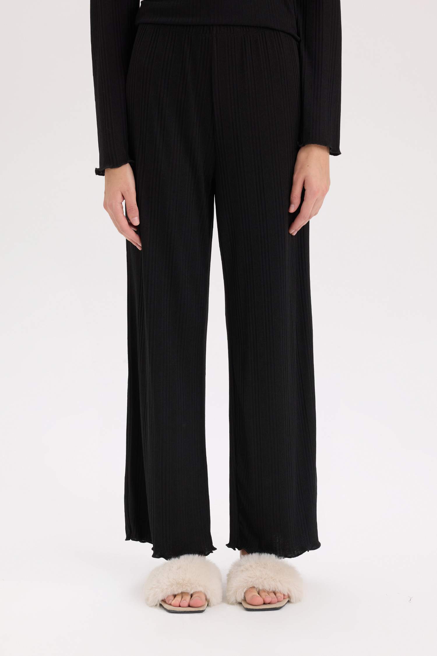 Pijama Takımı V Yaka Düğmeli Ribana Uzun Kollu Üst Beli Lastikli Geniş Paça Alt-Fall in Love