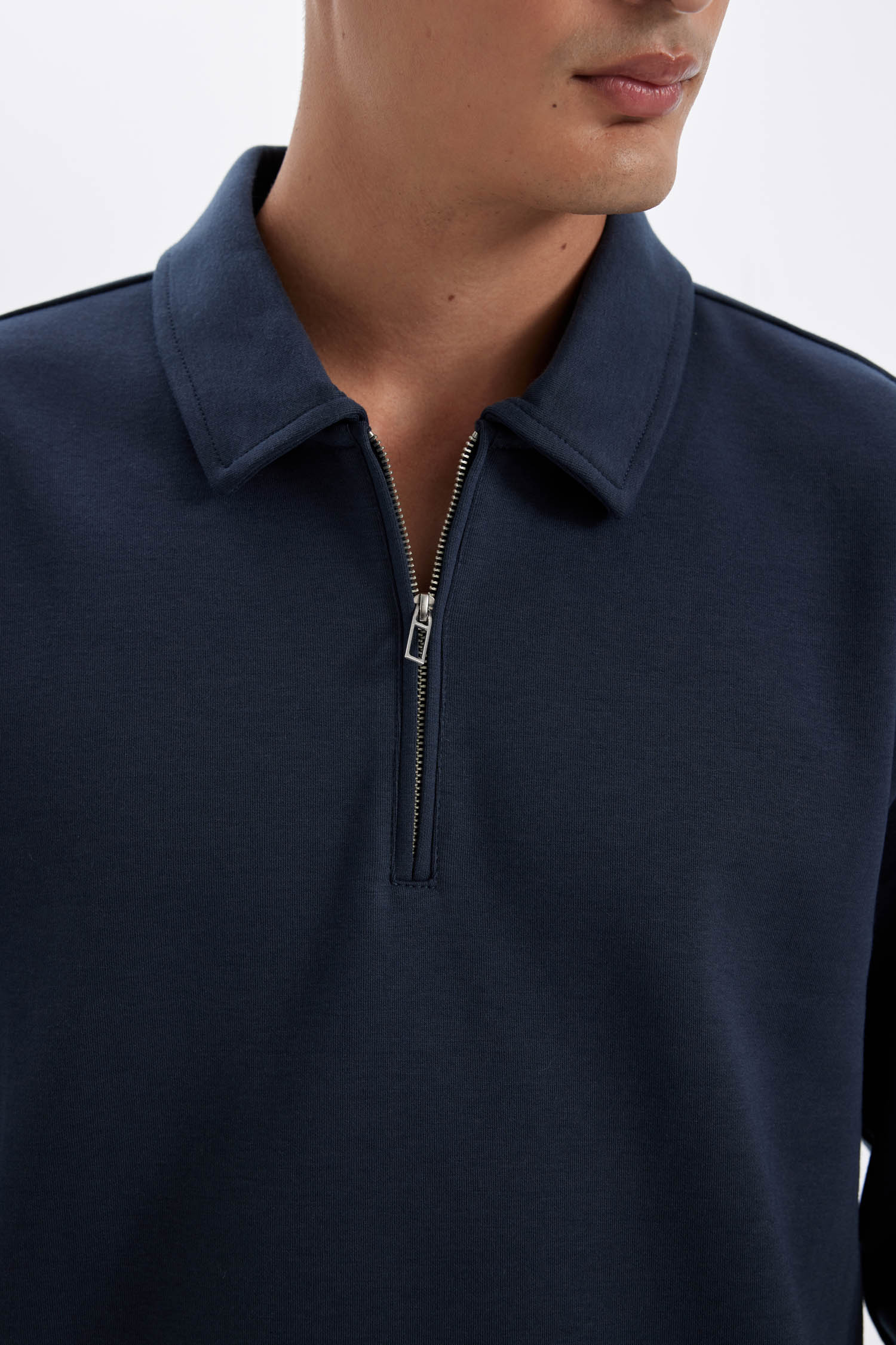 DeFacto Regular Fit Polo Yaka Yarım Fermuarlı Basic Düz Sweatshirt görsel 5