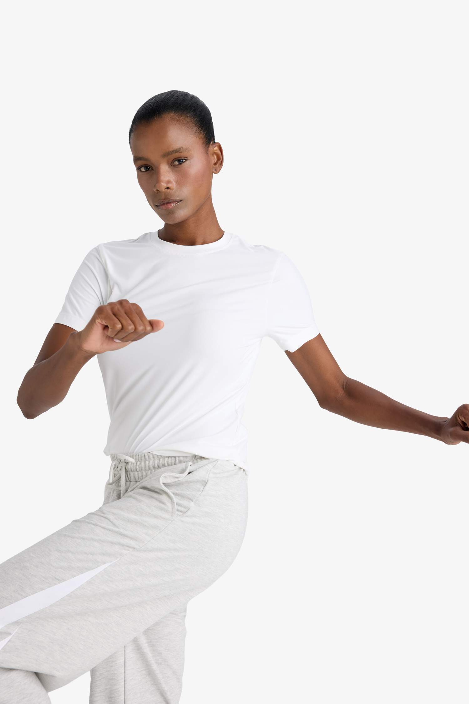 DeFactoFit Standart Fit Bisiklet Yaka Sporcu Basic Düz Kısa Kollu Beyaz Tişört