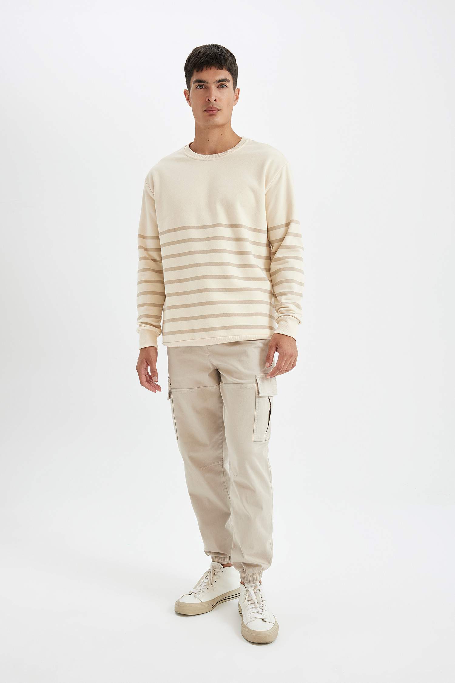 سويت شيرت قصة مريحة بياخة مستديرة