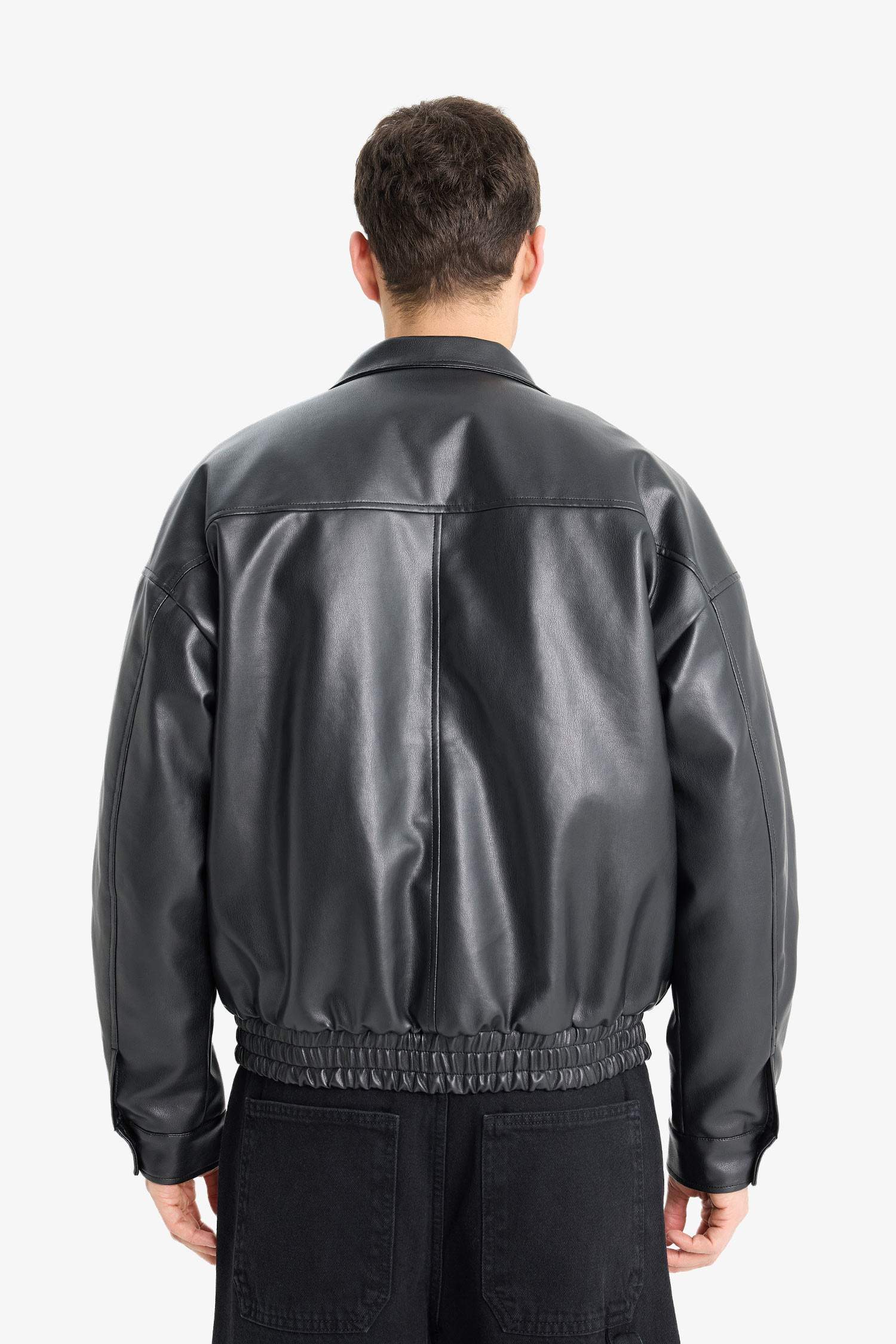 جاكيت جلد صناعي اوفر سايز برقبة عالية طارد للماء