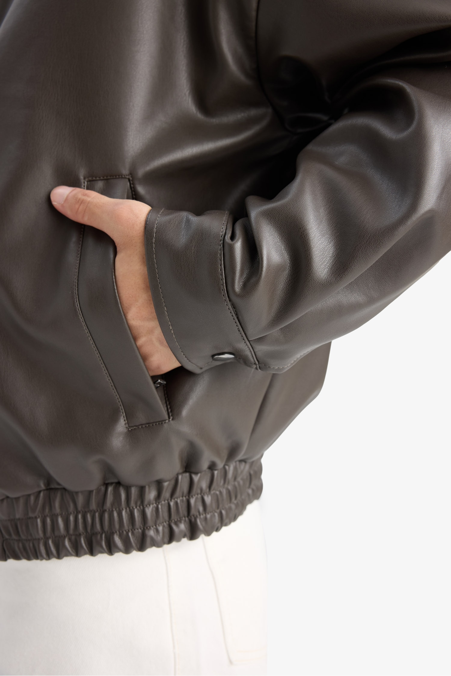 Su İtici Oversize Fit Geniş Kalıp Dik Yaka İç Cepli Çıtçıt Kapamalı Beli Lastikli Deri Ceket Mont