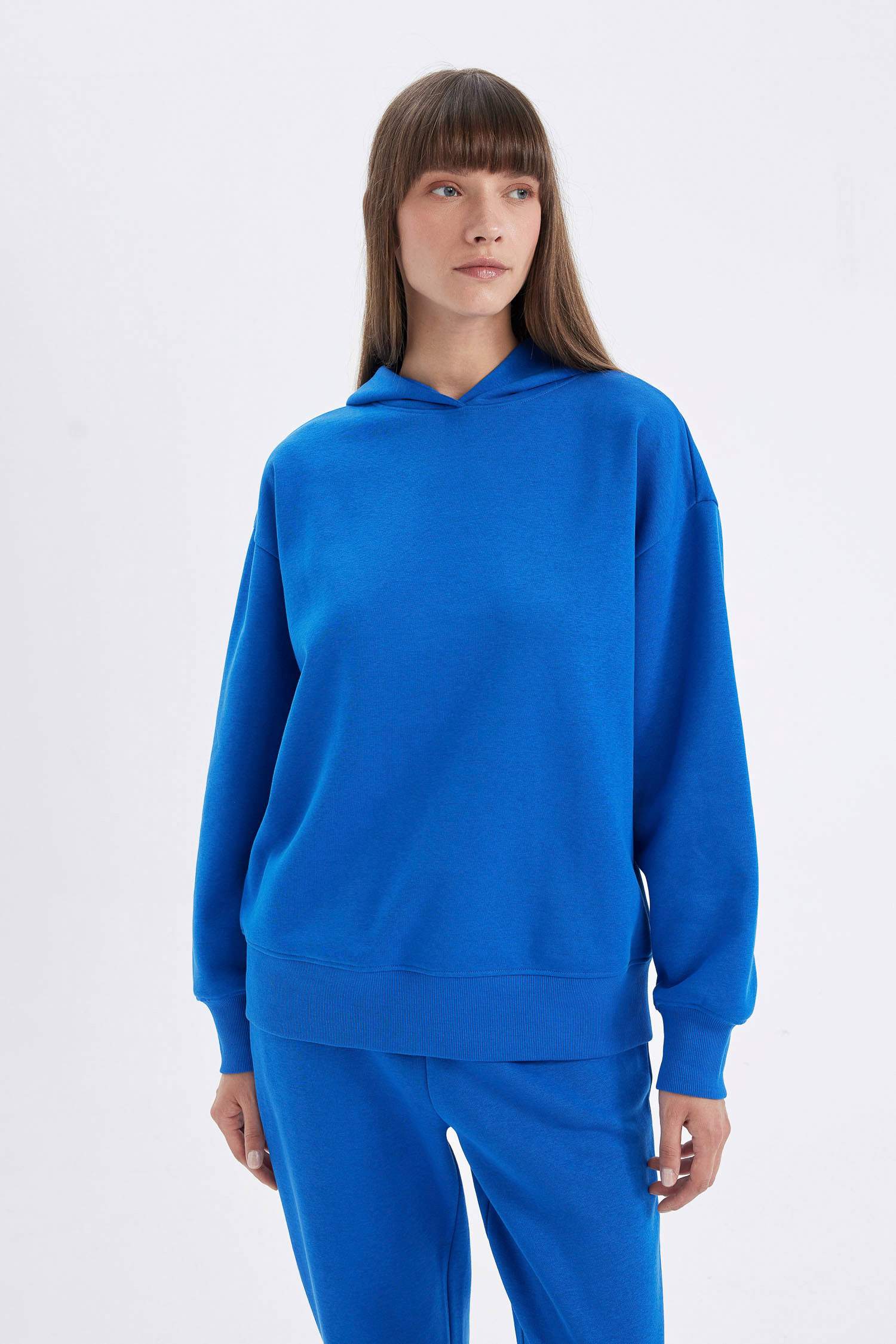 Свитшот стандартного кроя с капюшоном