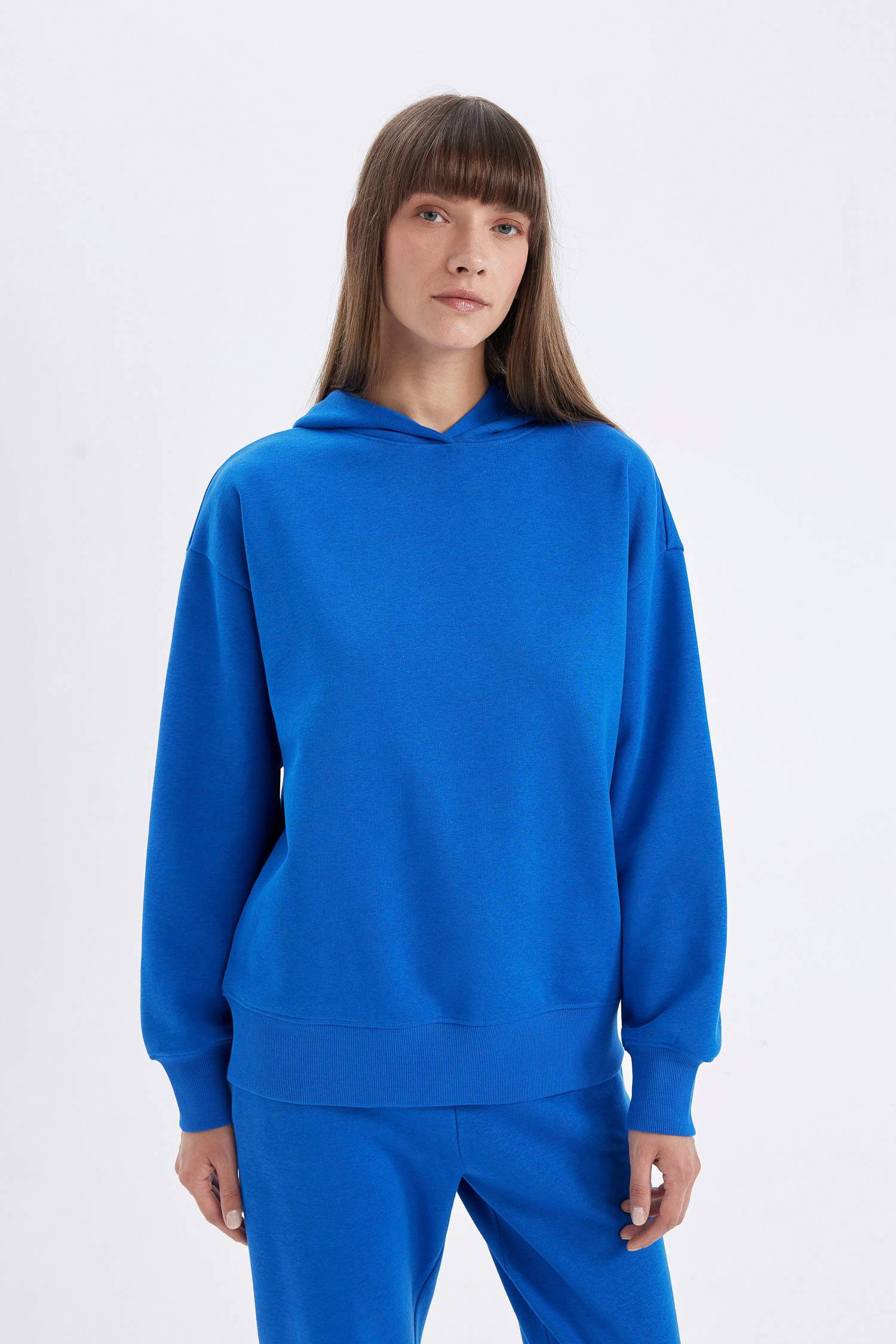 Свитшот стандартного кроя с капюшоном