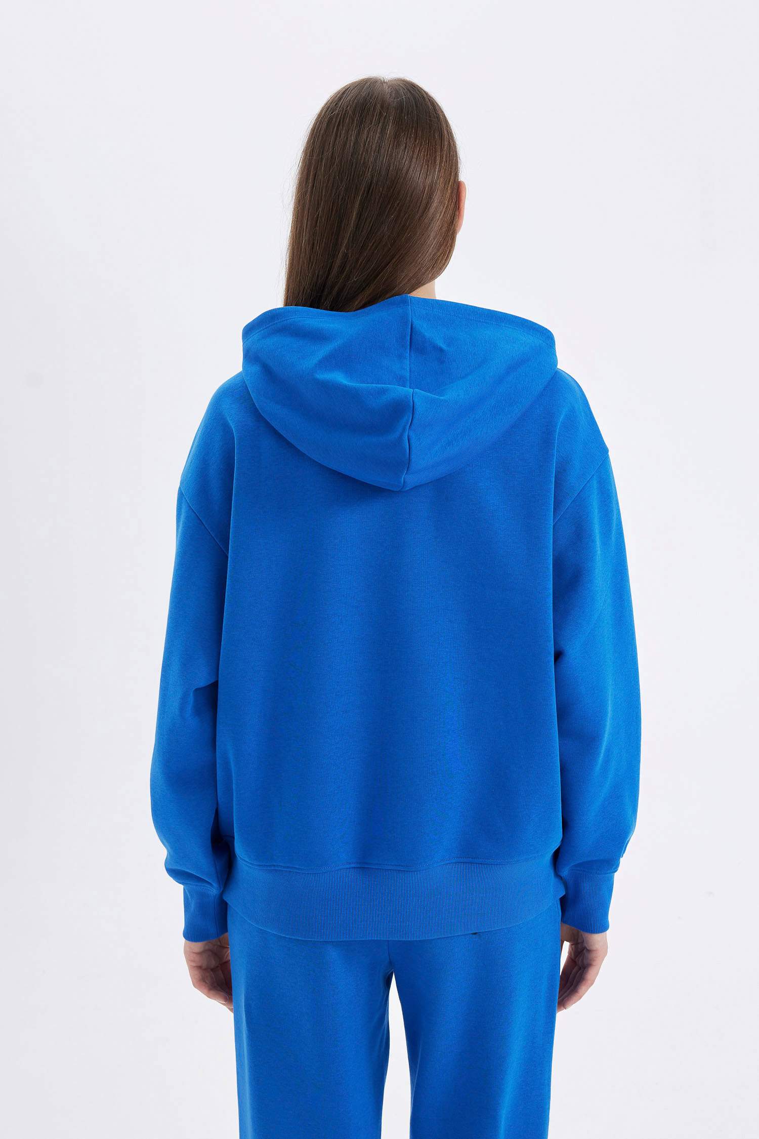 Свитшот стандартного кроя с капюшоном