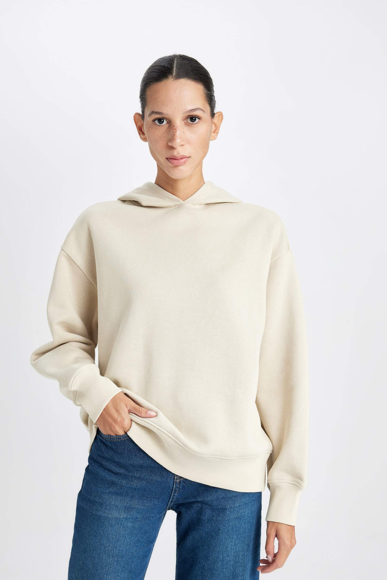 Свитшот квадратного кроя с капюшоном базовый из плотной ткани для женщин