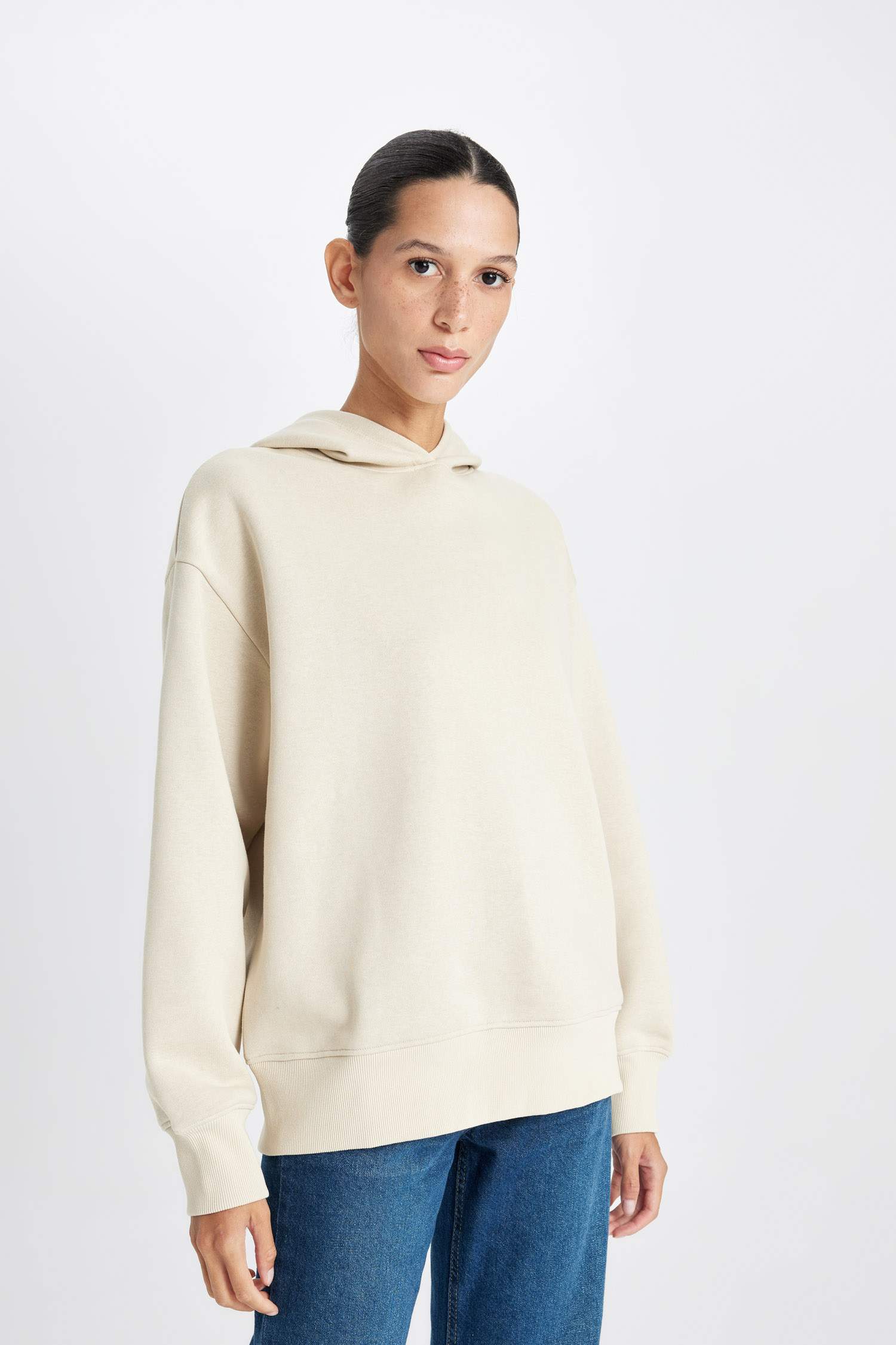 Свитшот квадратного кроя с капюшоном базовый из плотной ткани для женщин