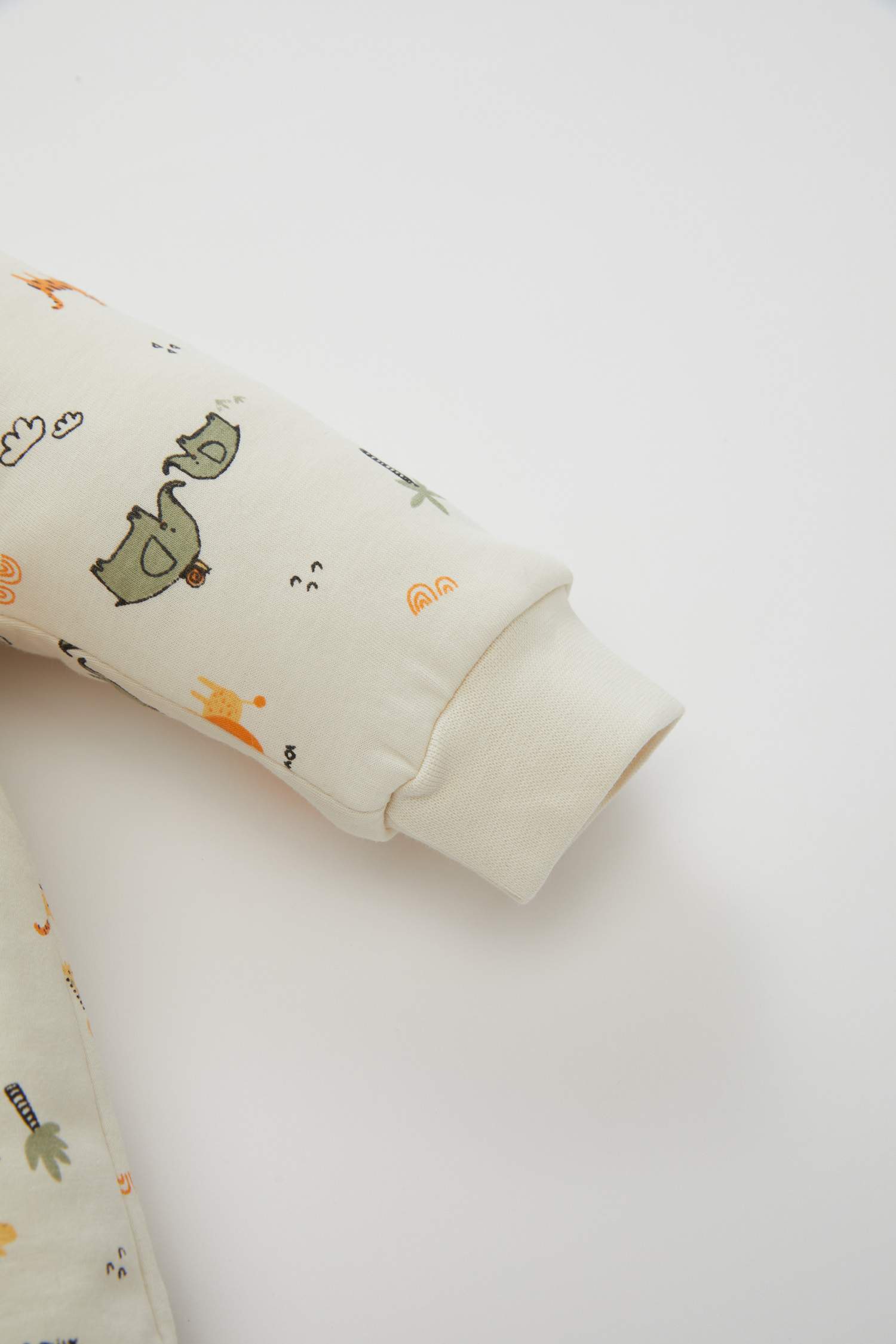 جمبسوت بيبي اولادي حديثي الولادة بطبعة سفاري بألياف ناعمة 1 توج