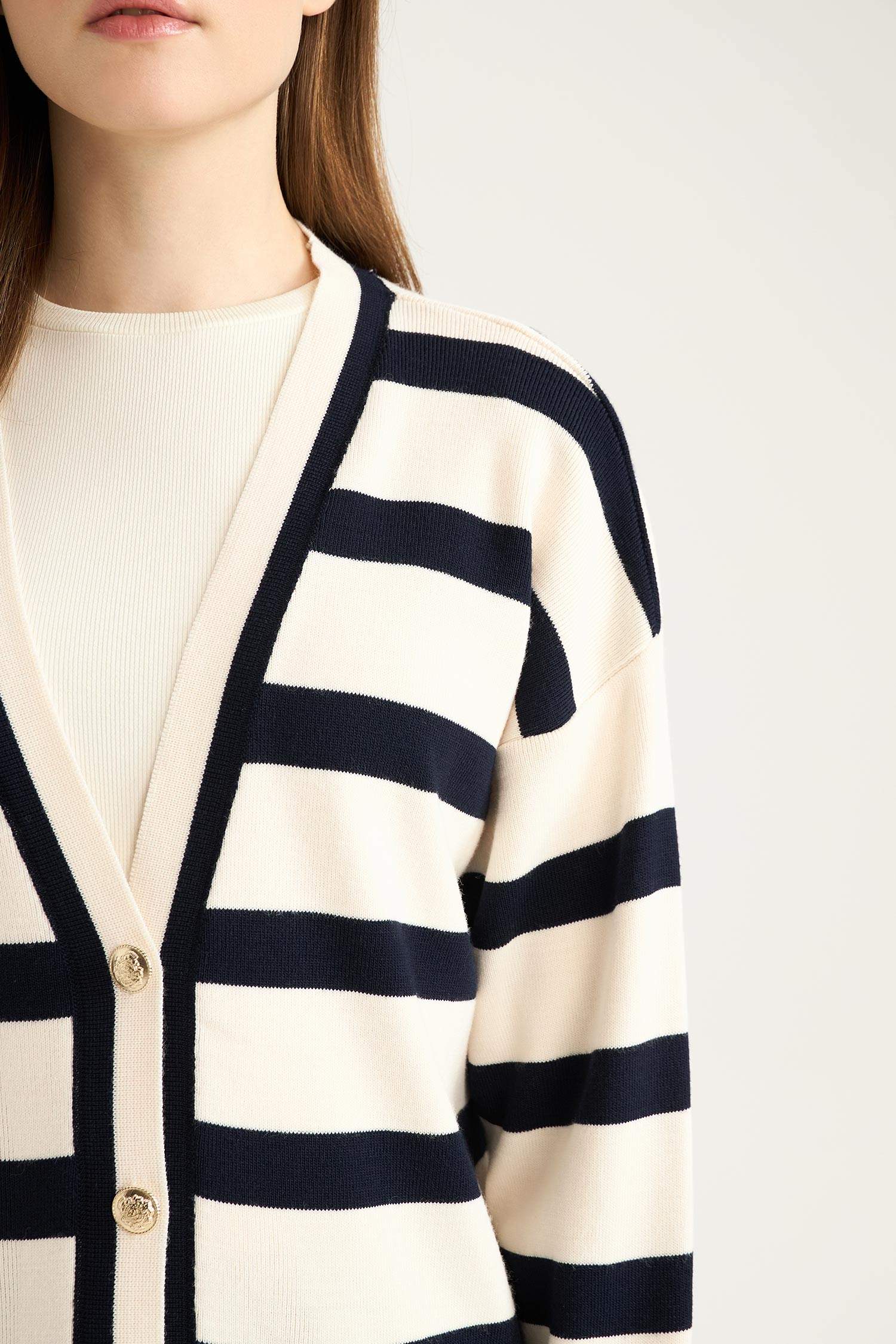 Regular Fit V Yaka Çizgili Düğme Kapmalı Tunik Triko Hırka