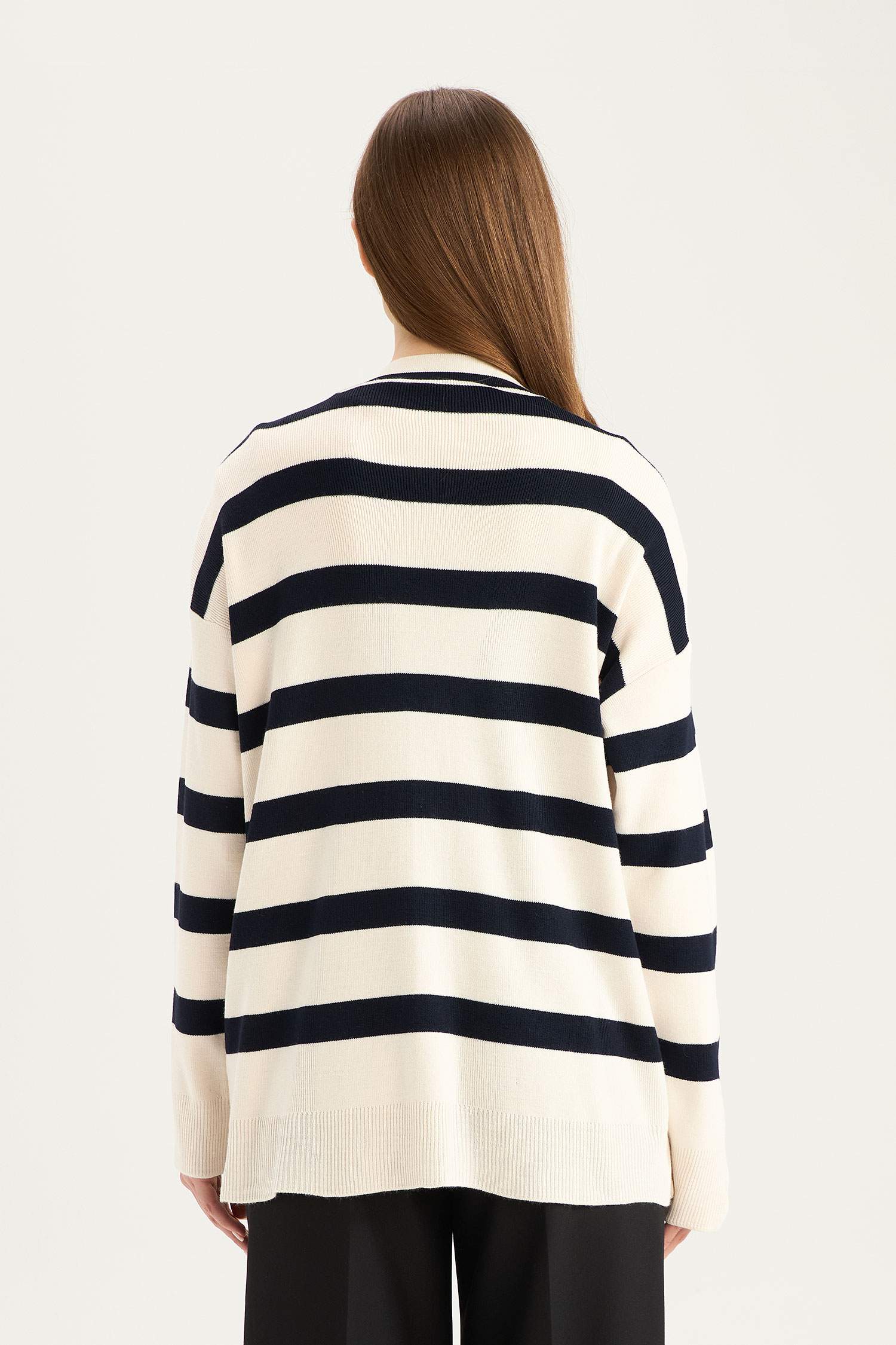 Regular Fit V Yaka Çizgili Düğme Kapmalı Tunik Triko Hırka