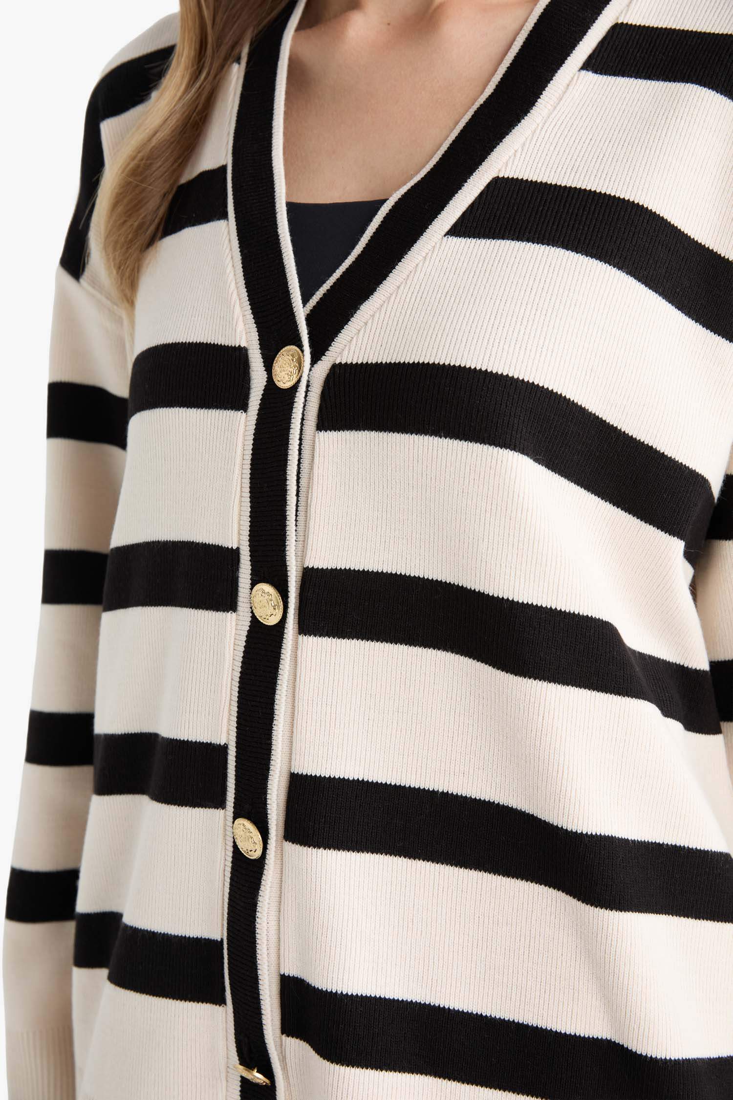 Regular Fit V Yaka Çizgili Düğme Kapmalı Tunik Triko Hırka