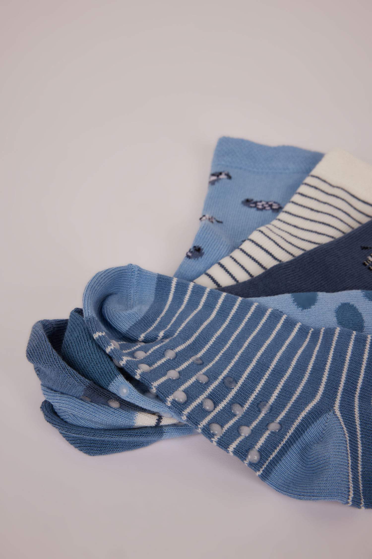 Erkek Bebek Kaydırmaz Taban 5'li Pamuklu Uzun Çorap