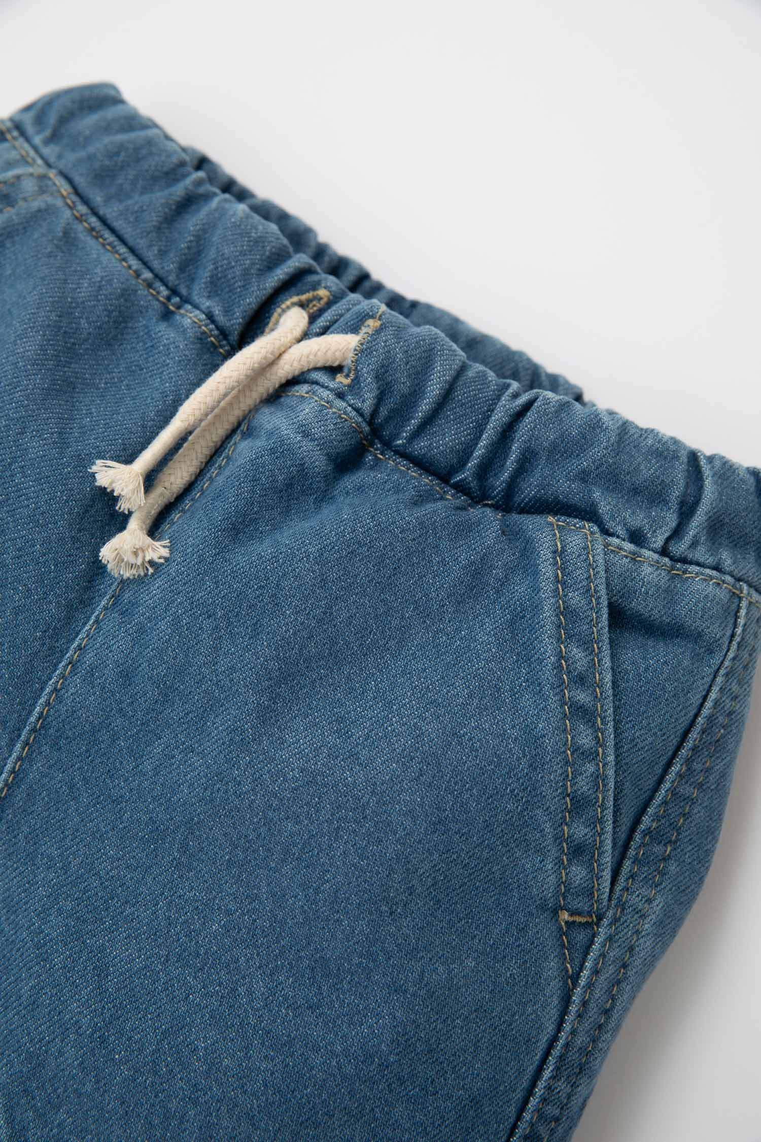 Erkek Bebek Kargo Cepli Beli ve Paçası Lastikli Bağcıklı Jean Pantolon