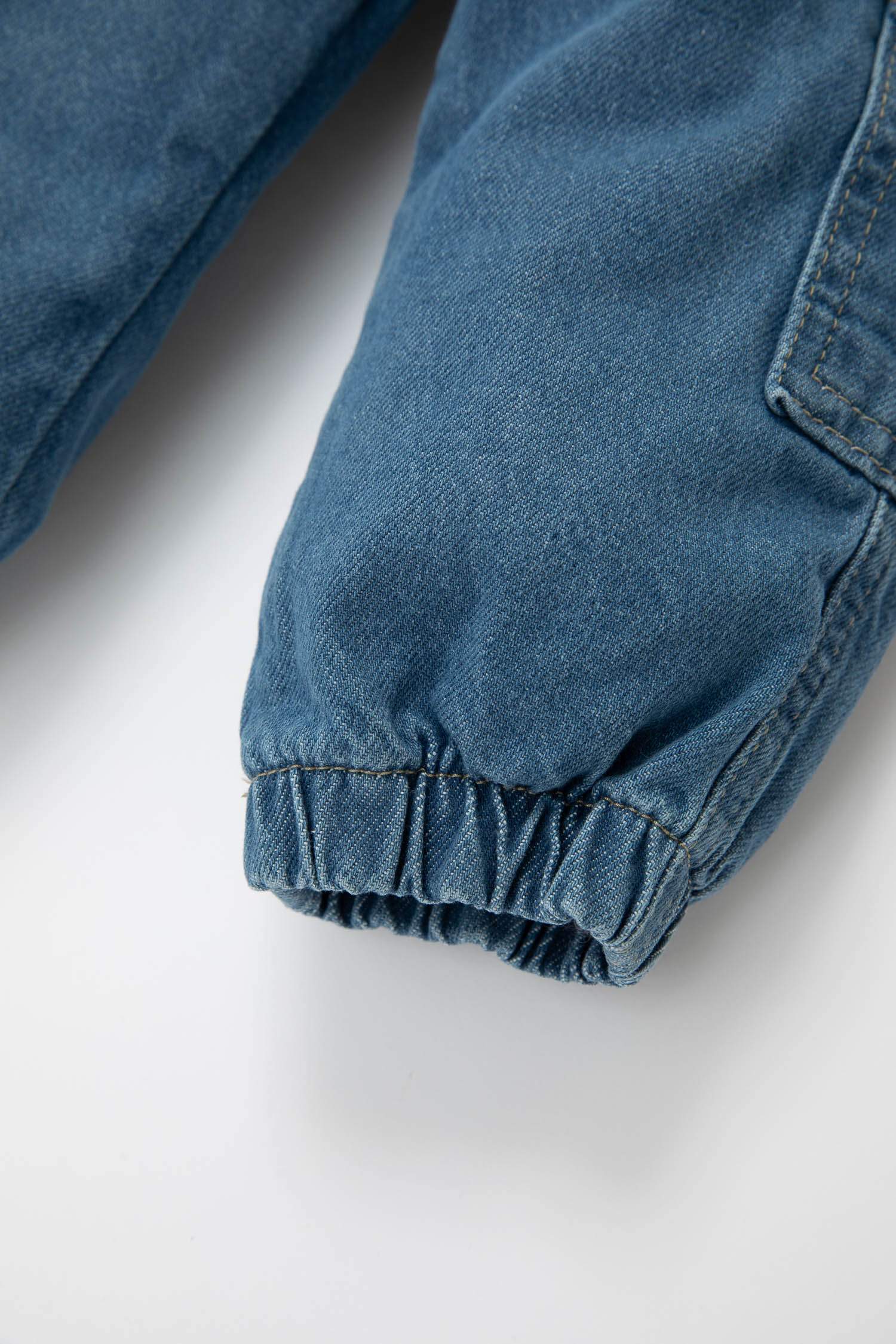 Erkek Bebek Kargo Cepli Beli ve Paçası Lastikli Bağcıklı Jean Pantolon