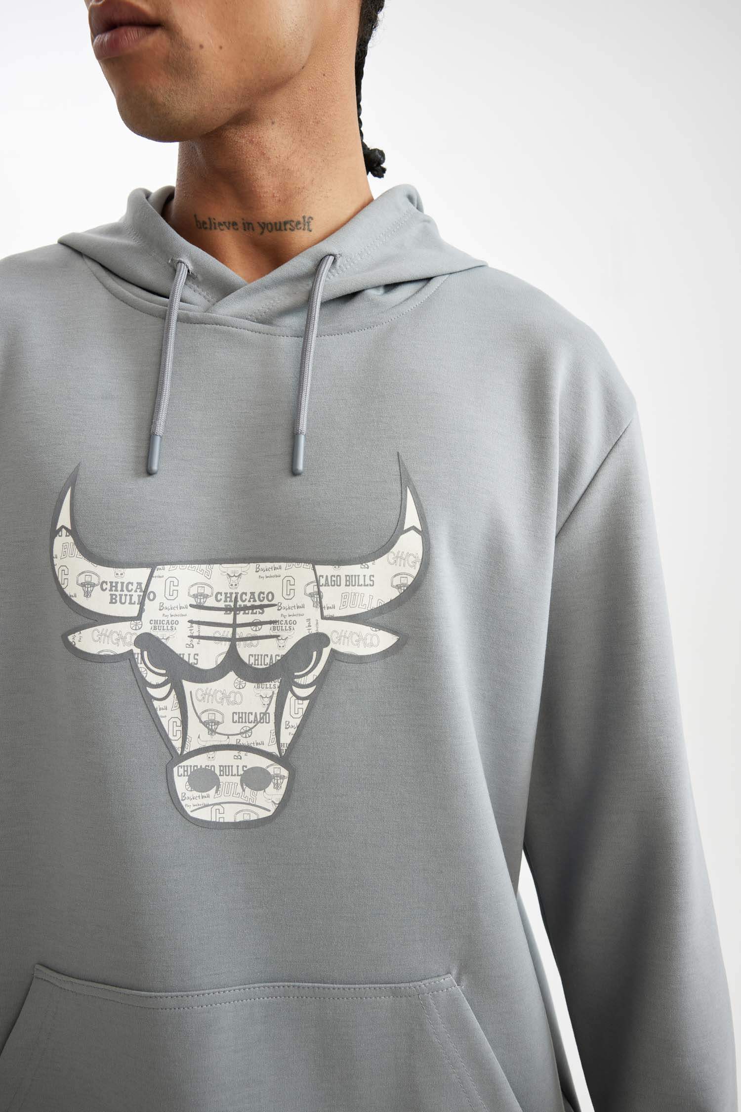 NBA Chicago Bulls Standart Fit Kapüşonlu Skuba Dalgıç Kumaş Sweatshirt