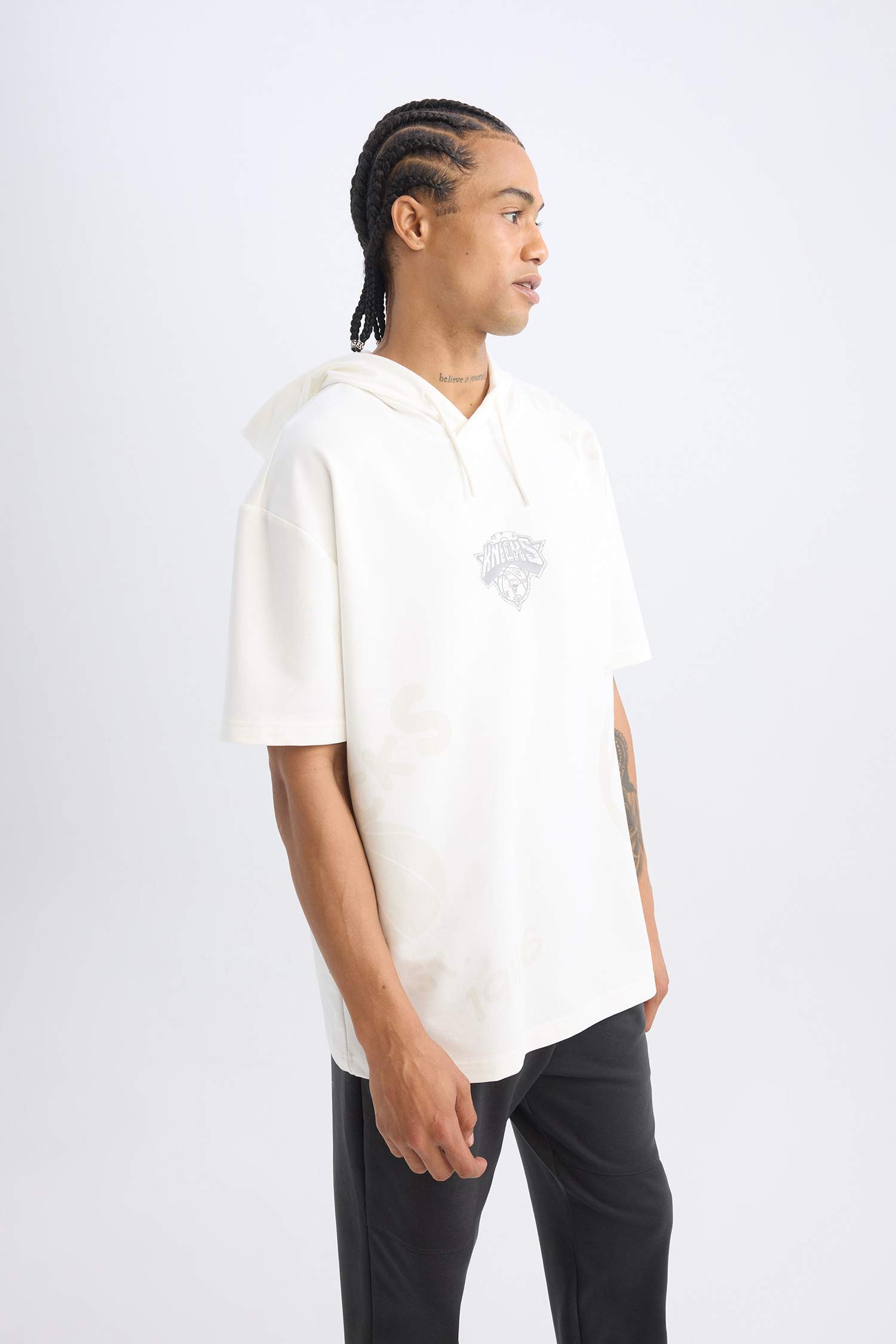 NBA New York Knicks Oversize Geniş Kalıp Kapüşonlu Kısa Kollu Tişört