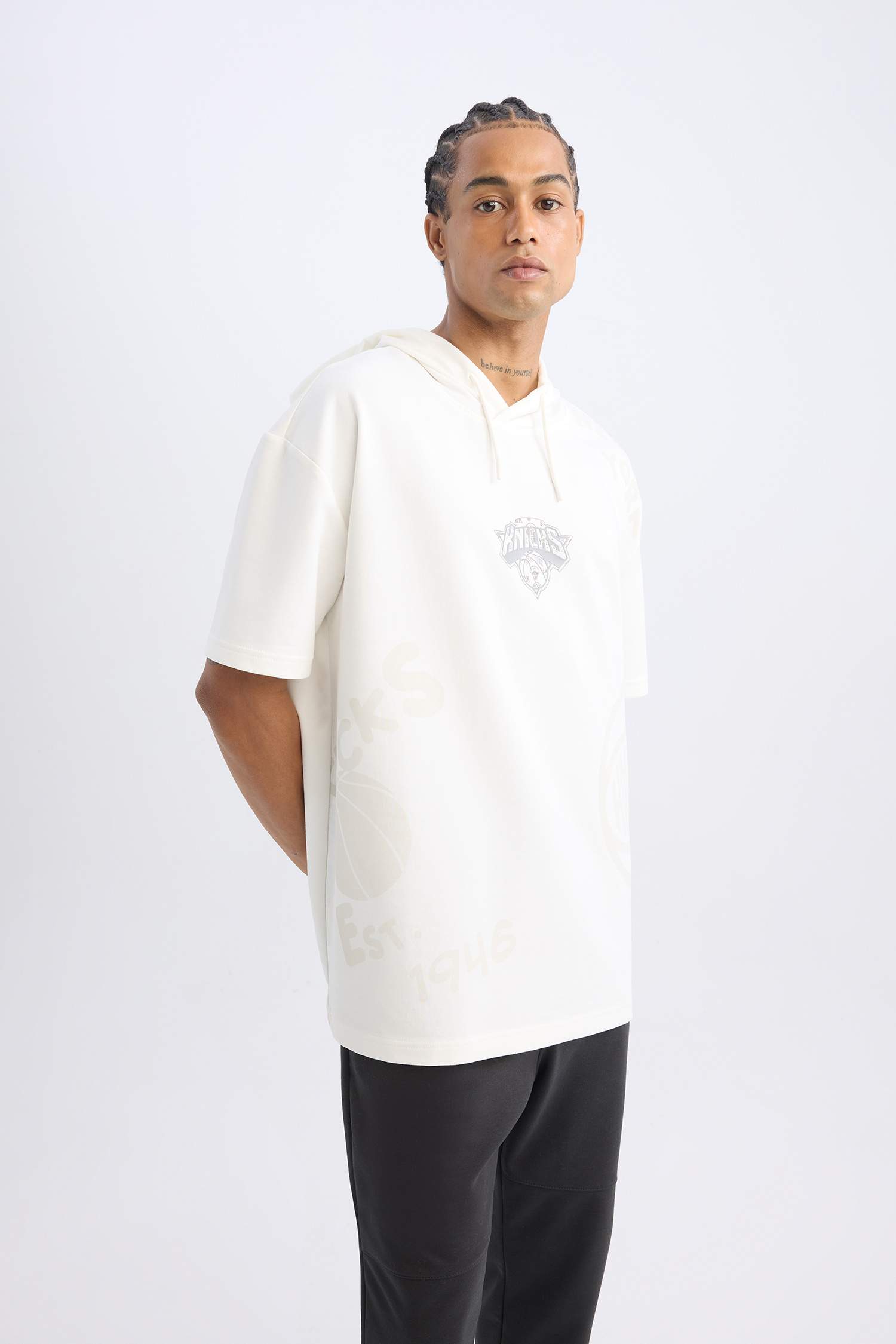 NBA New York Knicks Oversize Geniş Kalıp Kapüşonlu Kısa Kollu Tişört