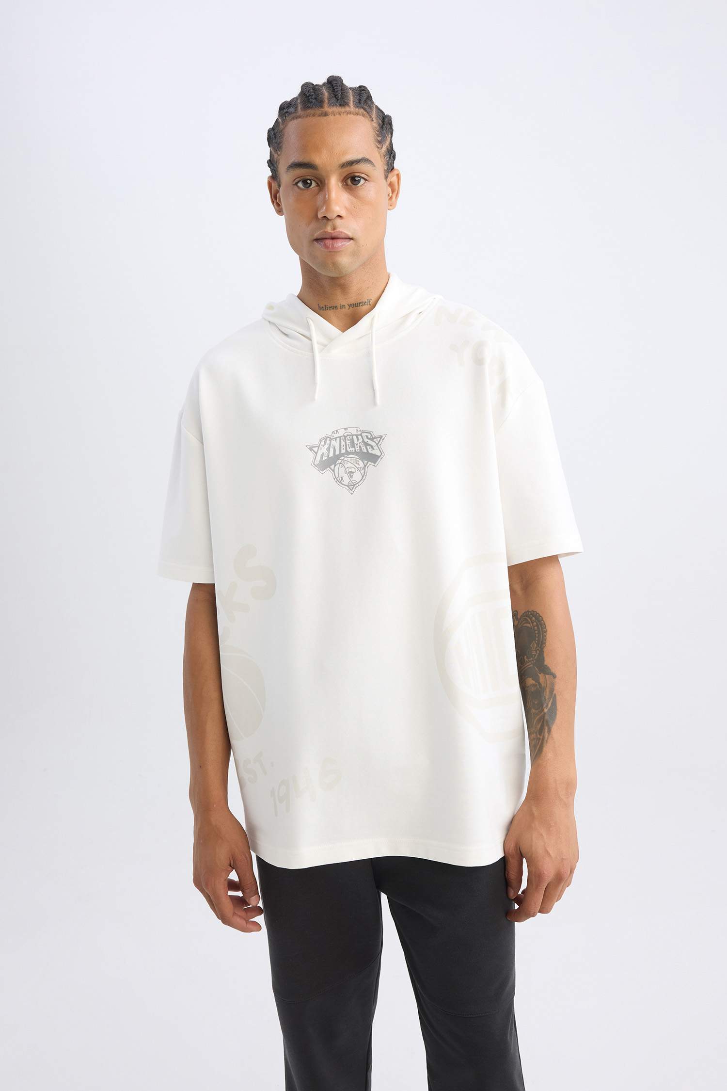 NBA New York Knicks Oversize Geniş Kalıp Kapüşonlu Kısa Kollu Tişört