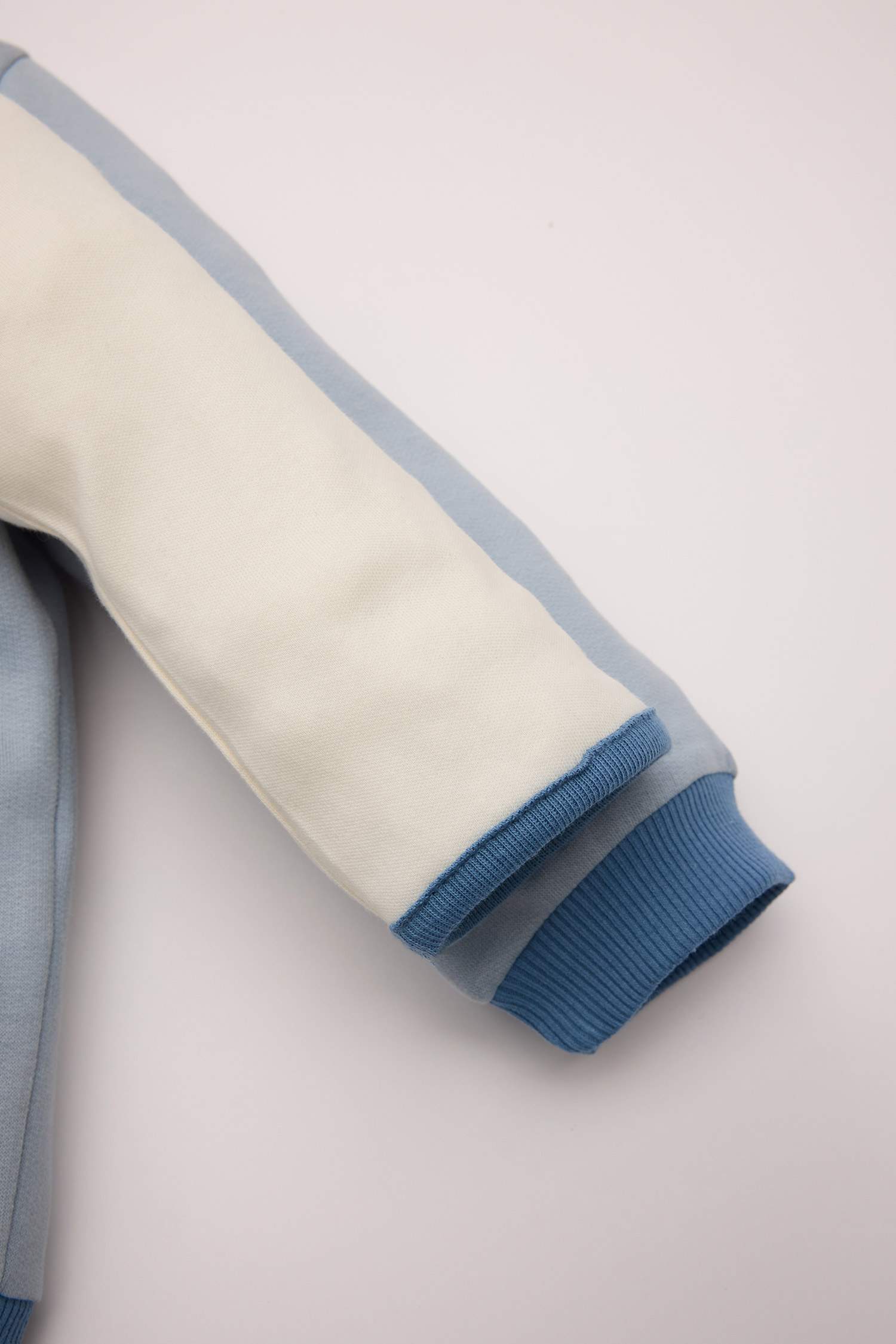 Erkek Bebek 3'lü Takım Zürafa Baskılı Uzun Kollu Tişört Kapüşonlu Sweatshirt Hırka Beli Lastikli Eşofman Altı