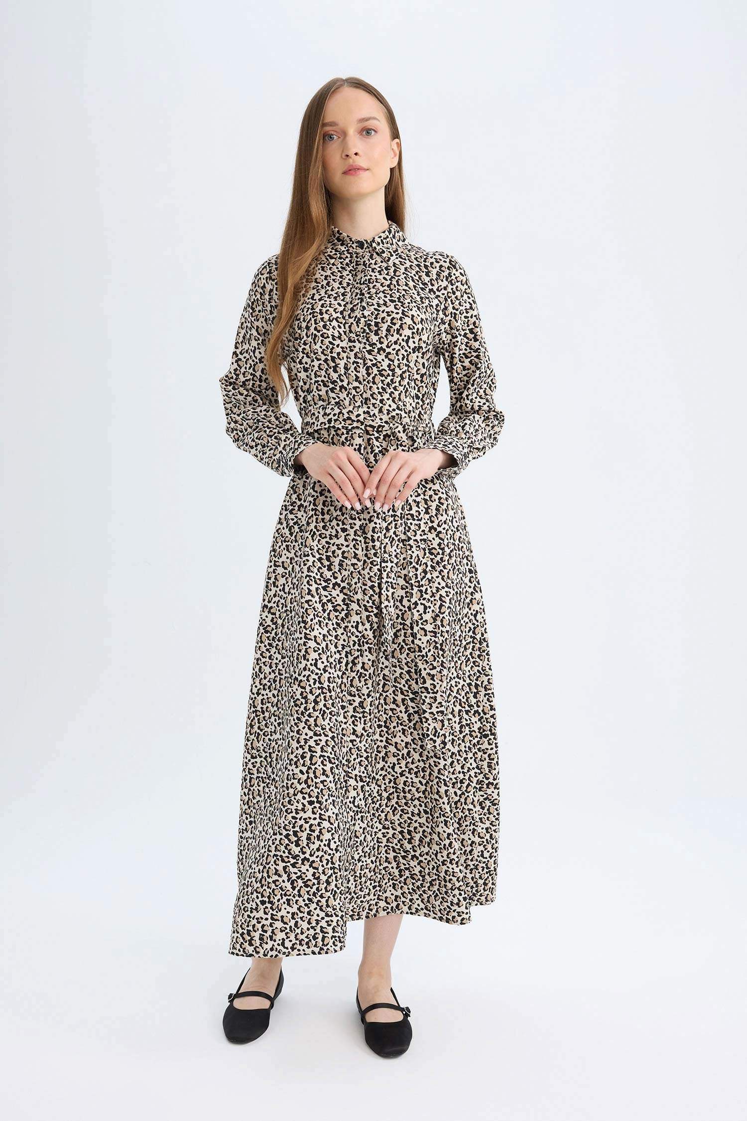 Gömlek Yaka Leopar Desenli Düğmeli Kemerli Uzun Kollu Maxi Elbise