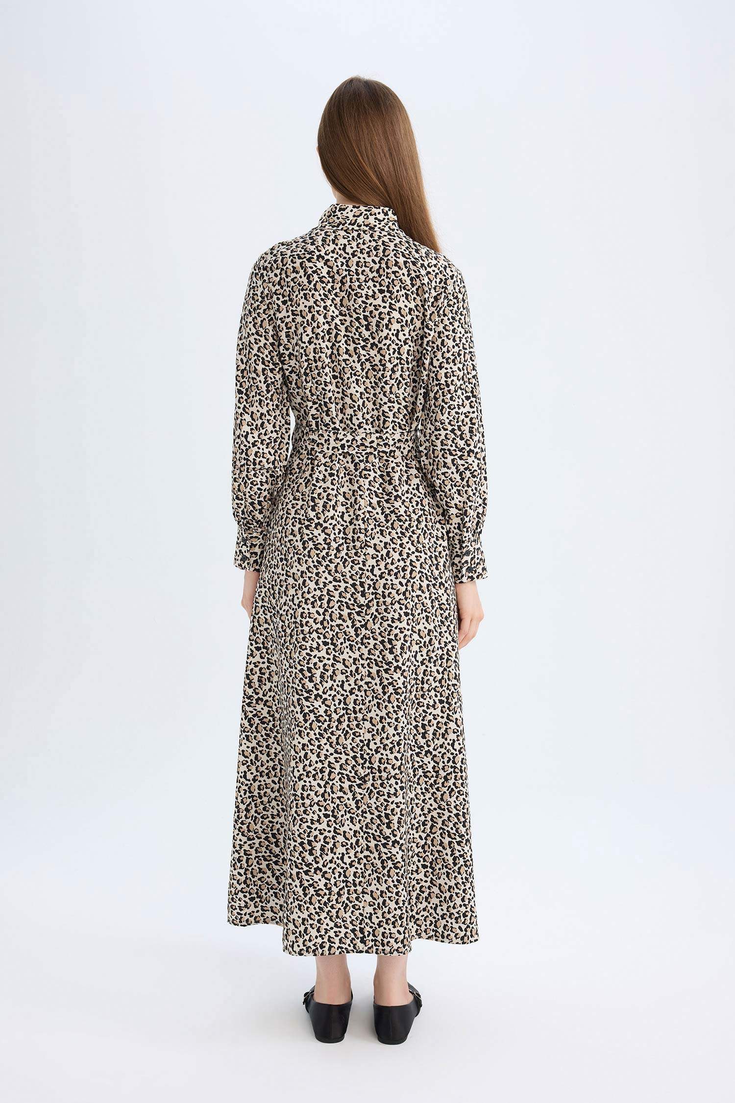 فستان جلد النمر طويل سامبل كم طويل مطبوع برقبة قميص