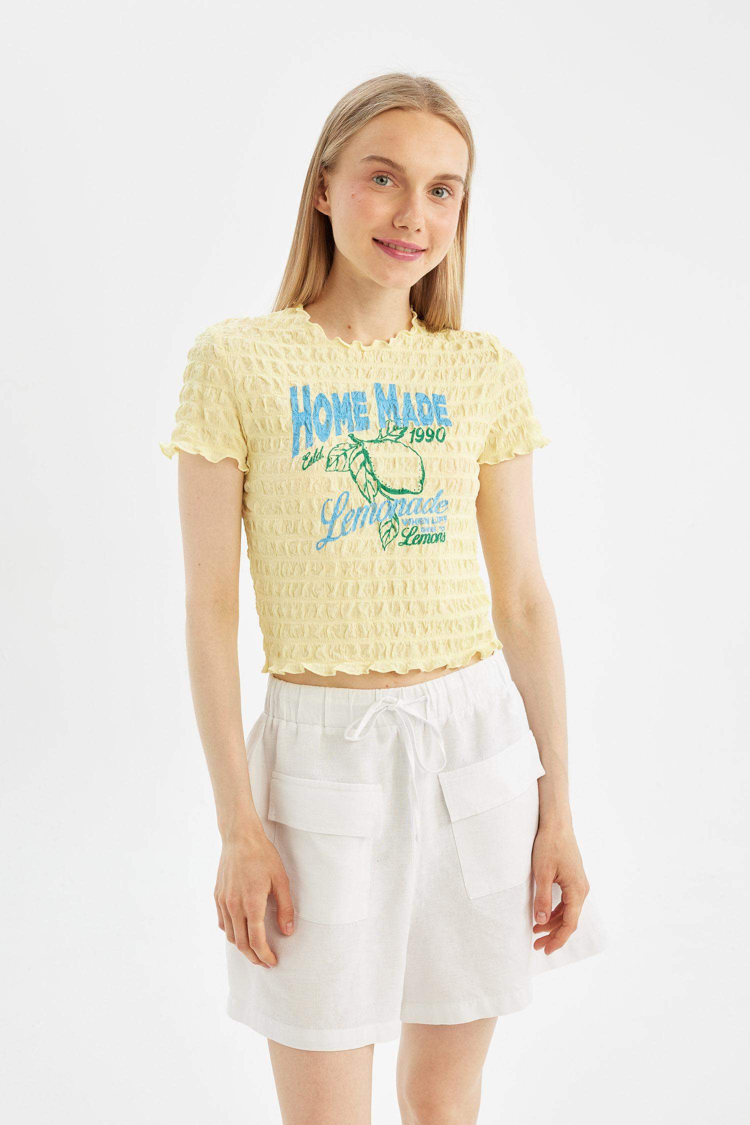 تيشيرت نص كم سليم فيت مضلع برقبة مستديرة