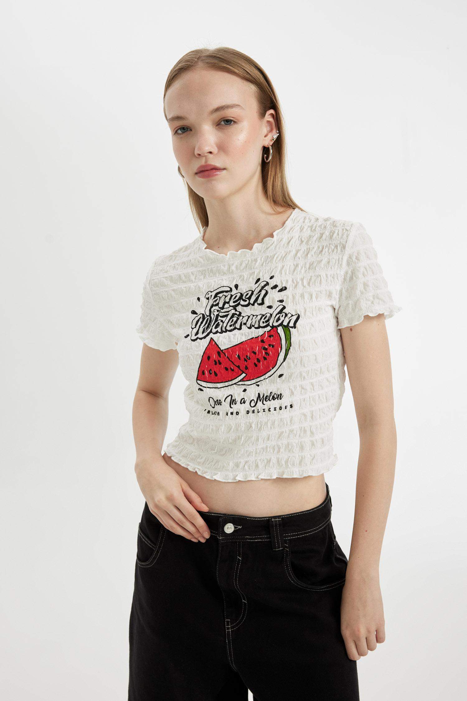 تيشيرت نص كم مطبوع سليم فيت برقبة مستديرة