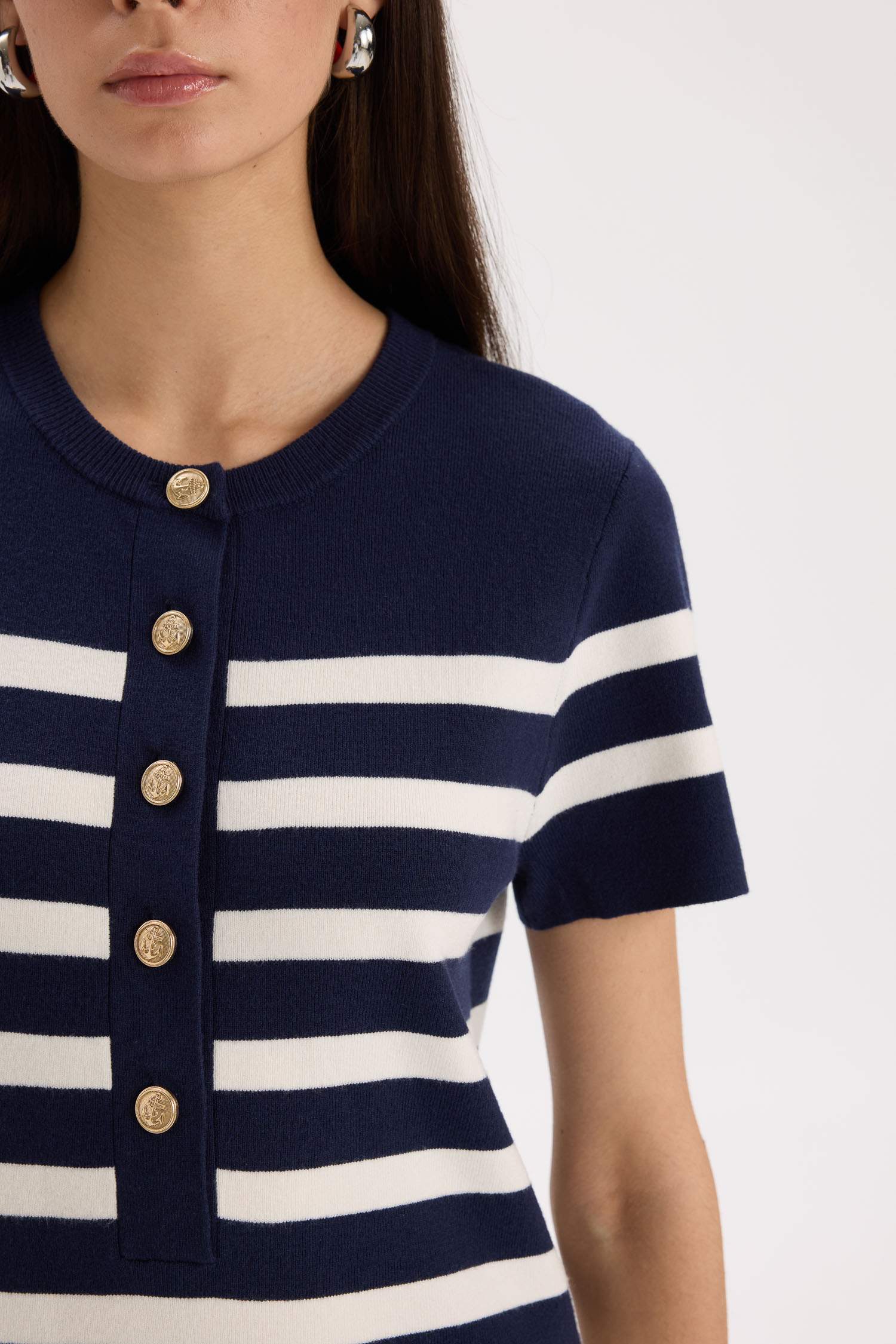 Платье в полоску с пуговичным воротником