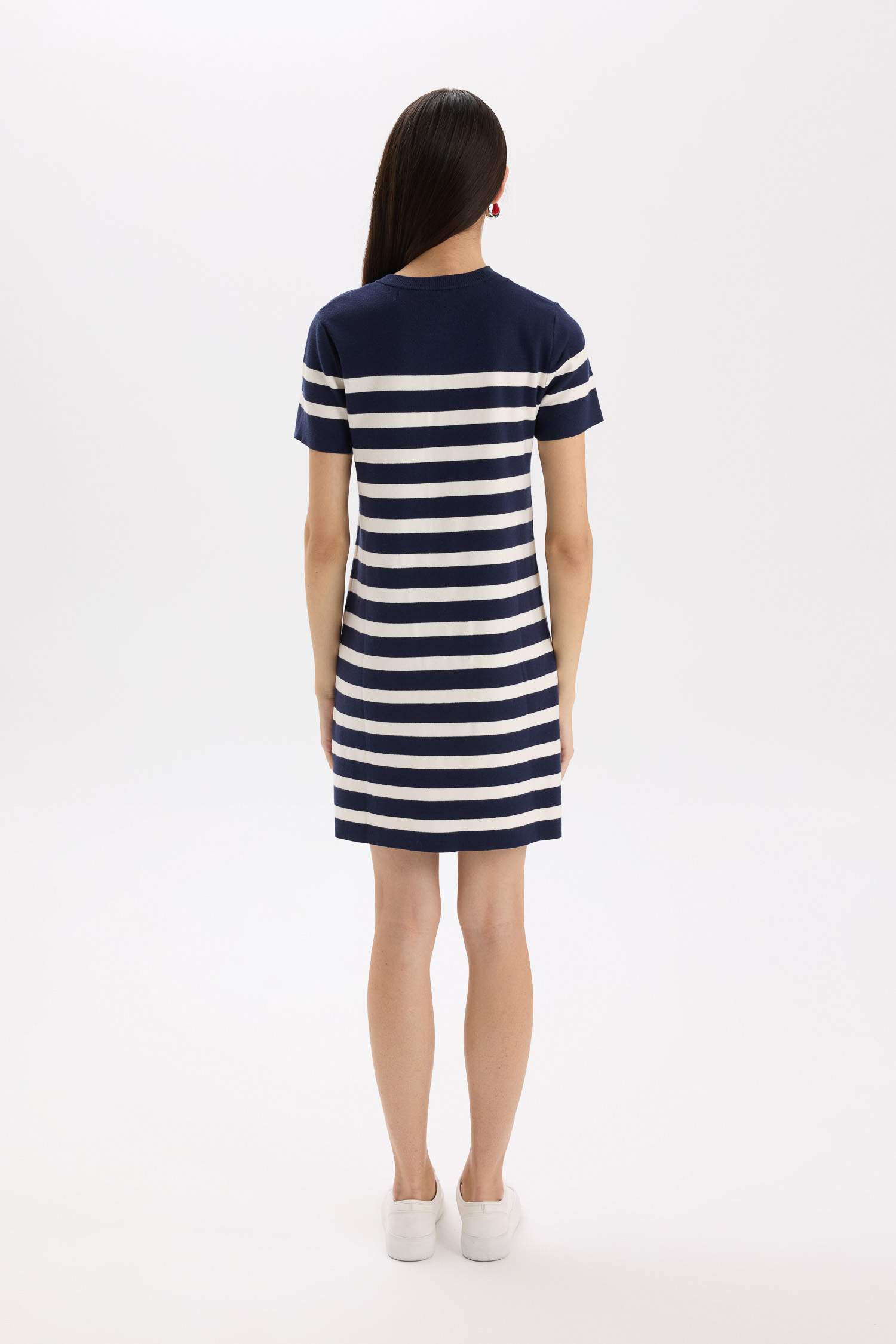 Платье в полоску с пуговичным воротником