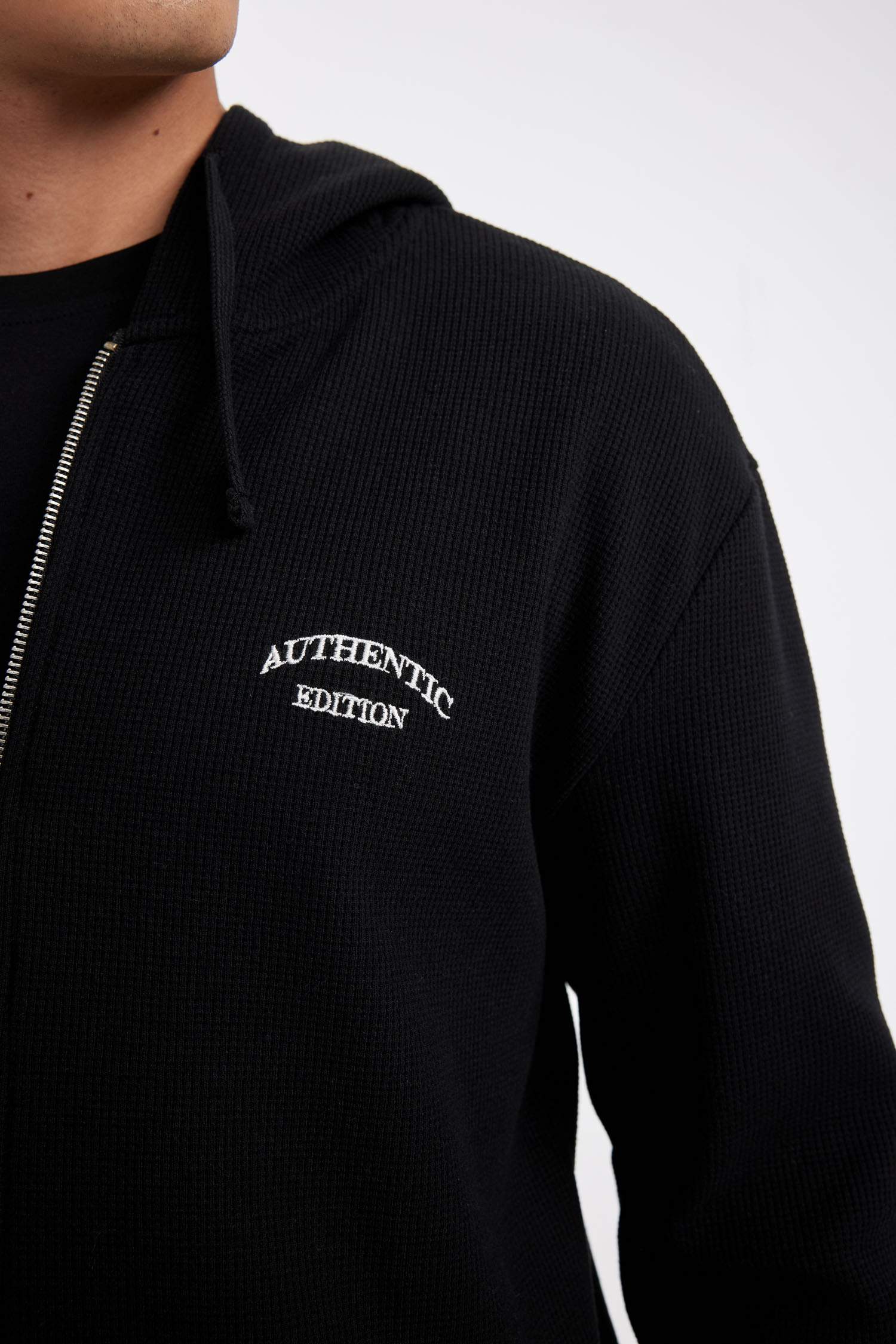 Siyah Relax Fit Kapüşonlu Waffle Baskılı Cepli Fermuarlı Sweatshirt