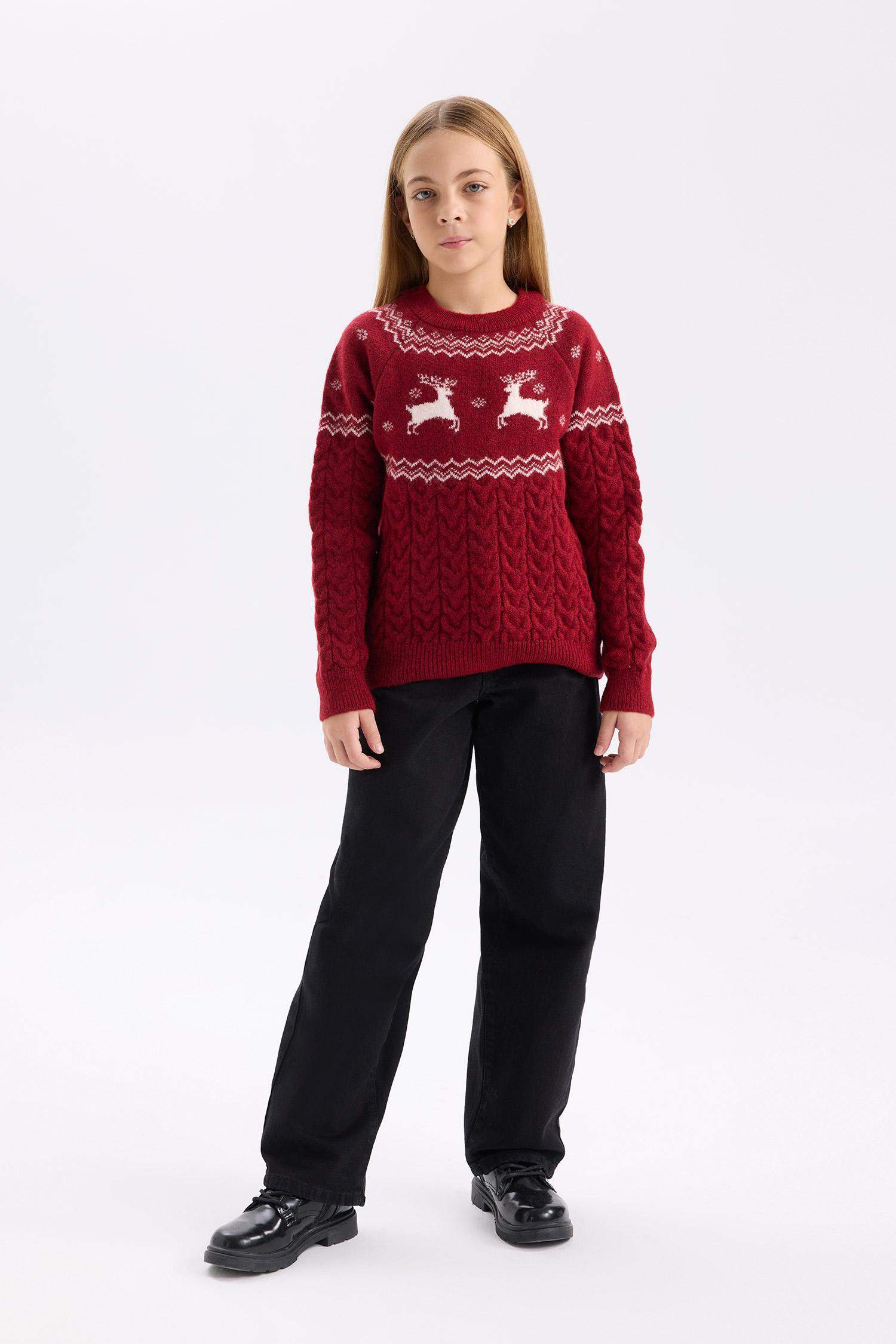 Свитер новогодний стандартного кроя с круглым вырезом для девочек