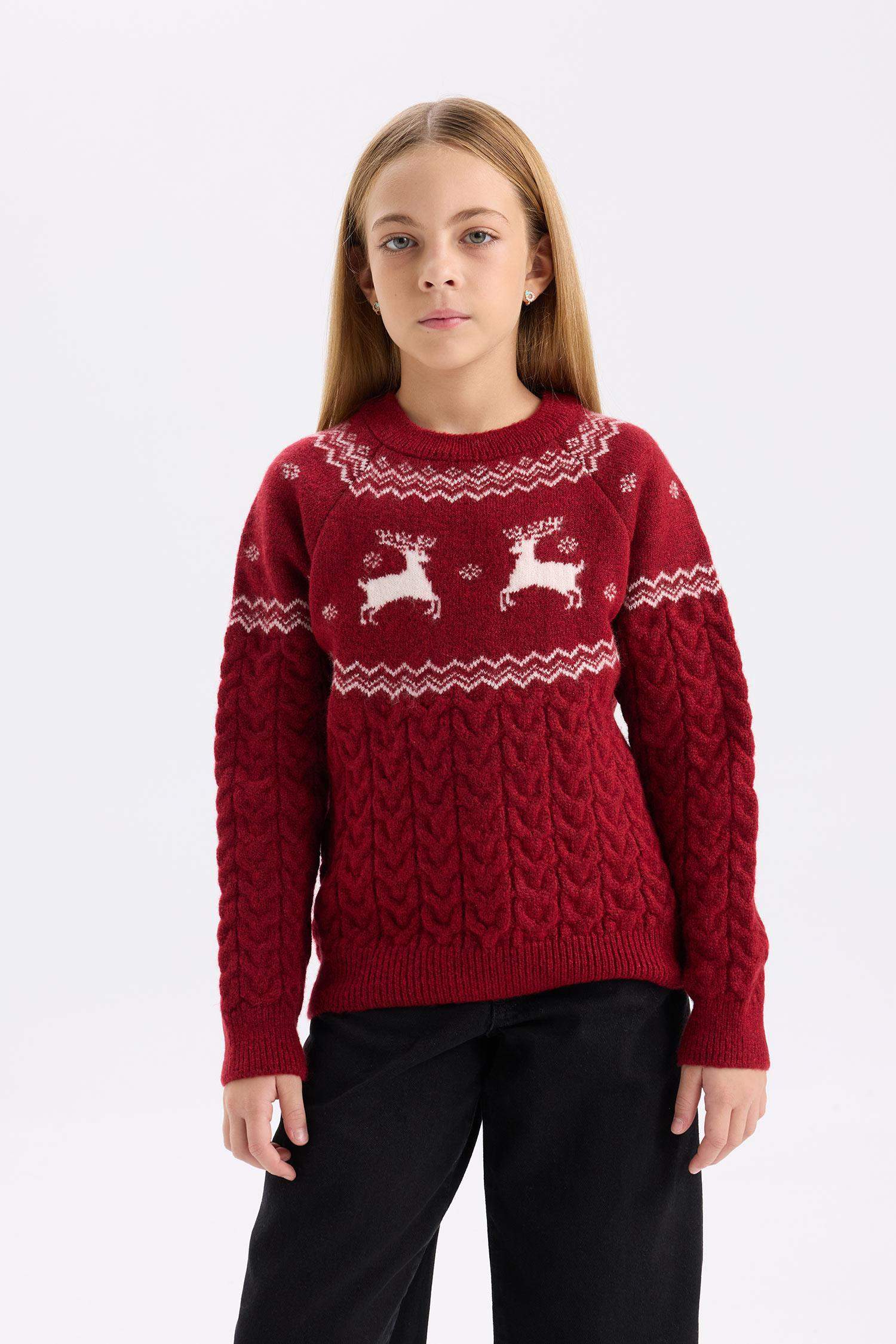 Свитер новогодний стандартного кроя с круглым вырезом для девочек