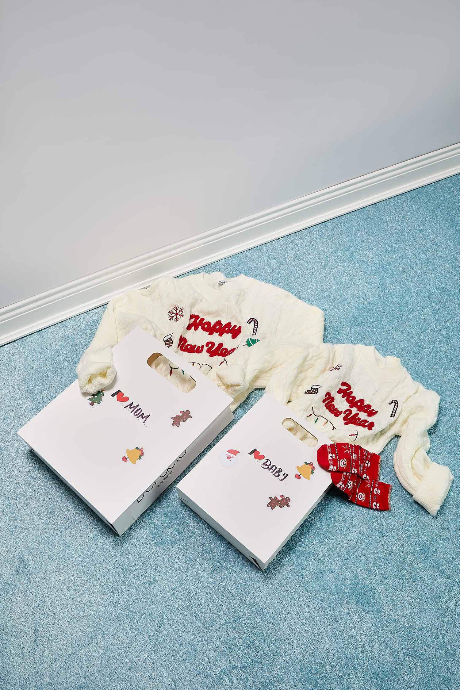 Kız Çocuk Ekru Oversize Geniş Kalıp Bisiklet Yaka Yılbaşı Temalı Triko Kazak