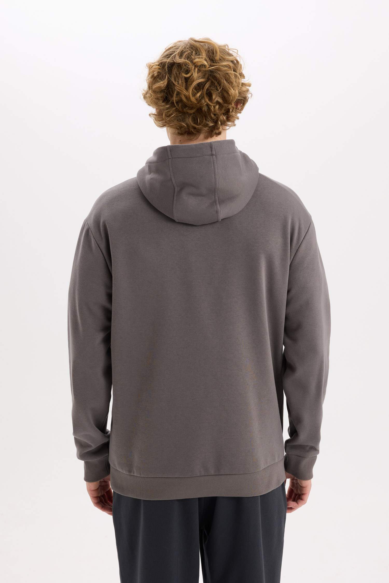 سويت شيرت قصة مريحة بغطاء للرأس