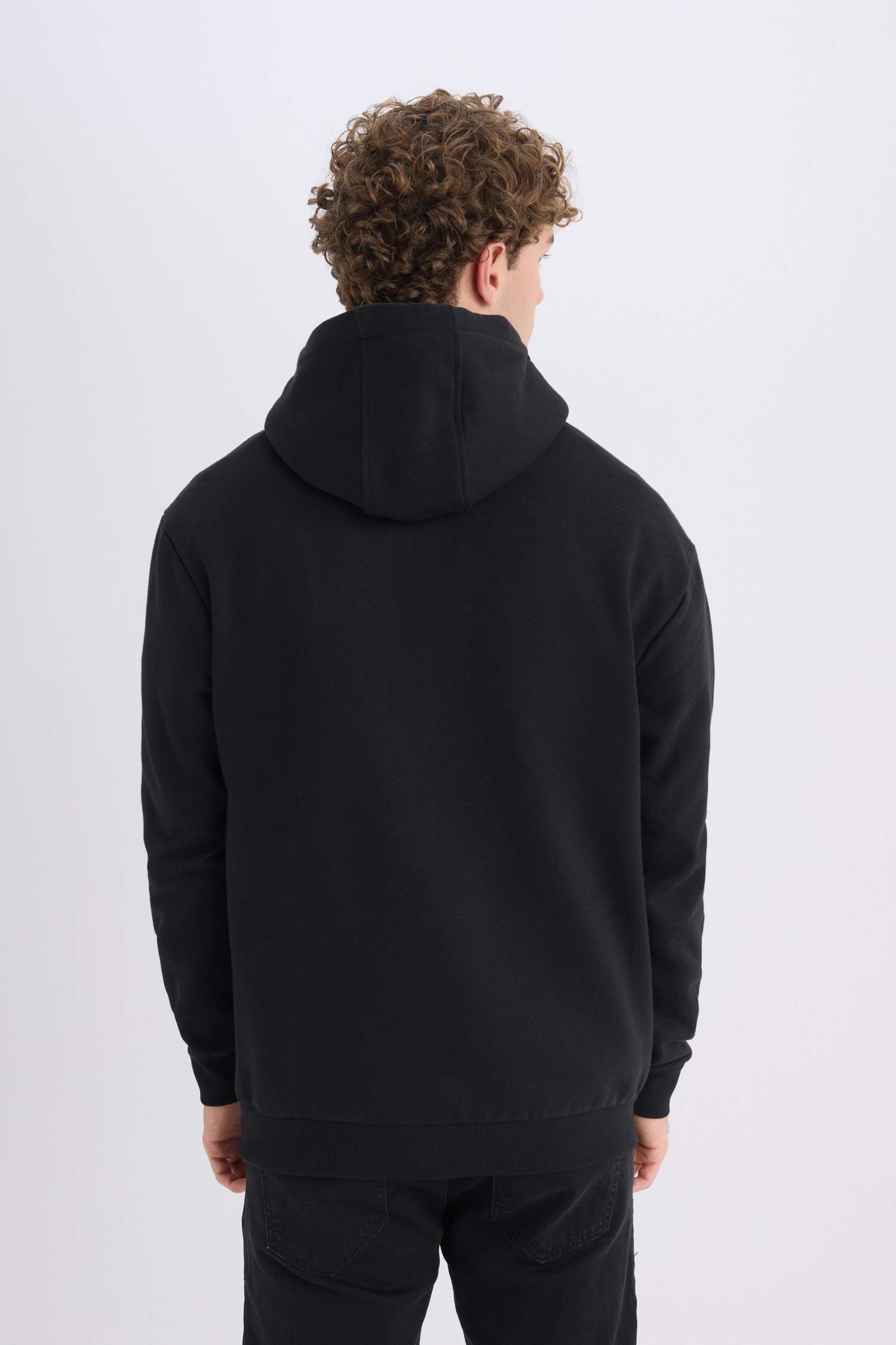 سويت شيرت قصة مريحة بغطاء للرأس